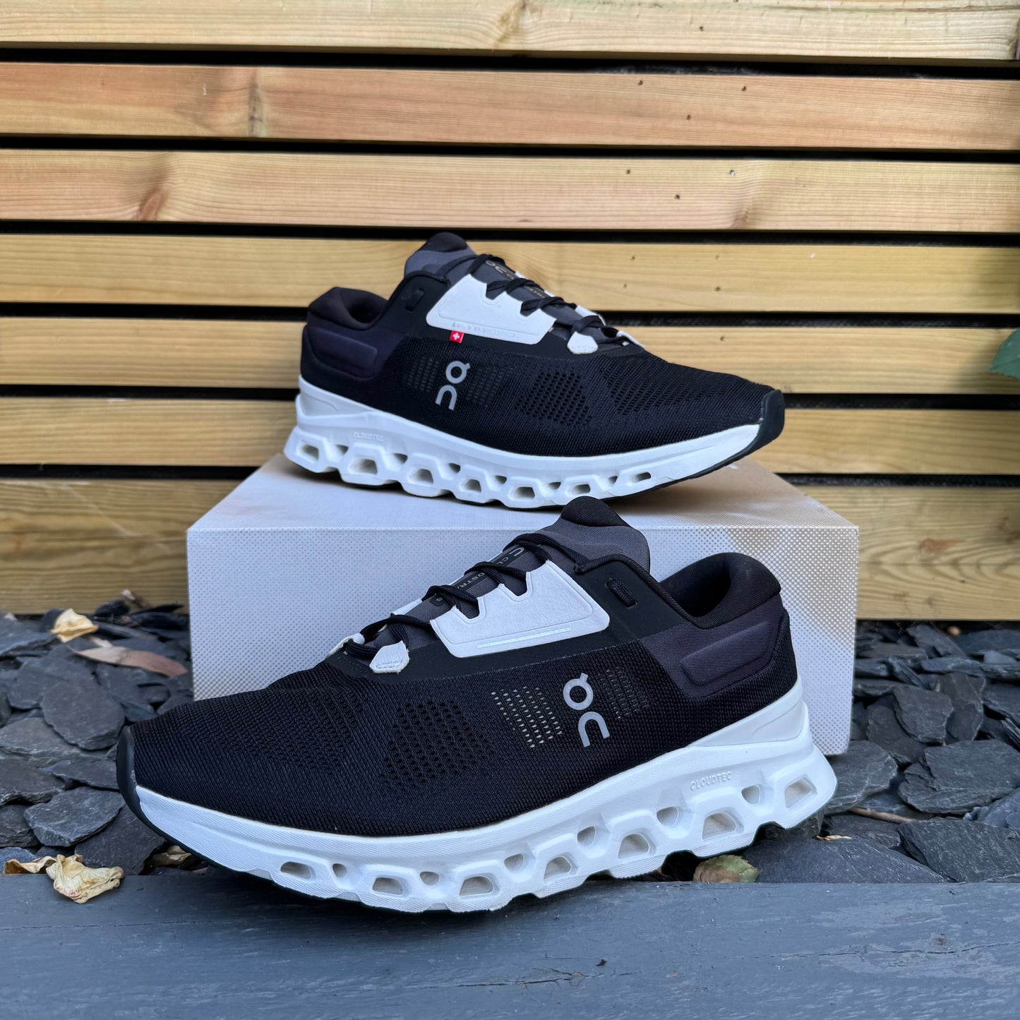 On Running CloudStratus 3 - Black / Frost - UK9.5