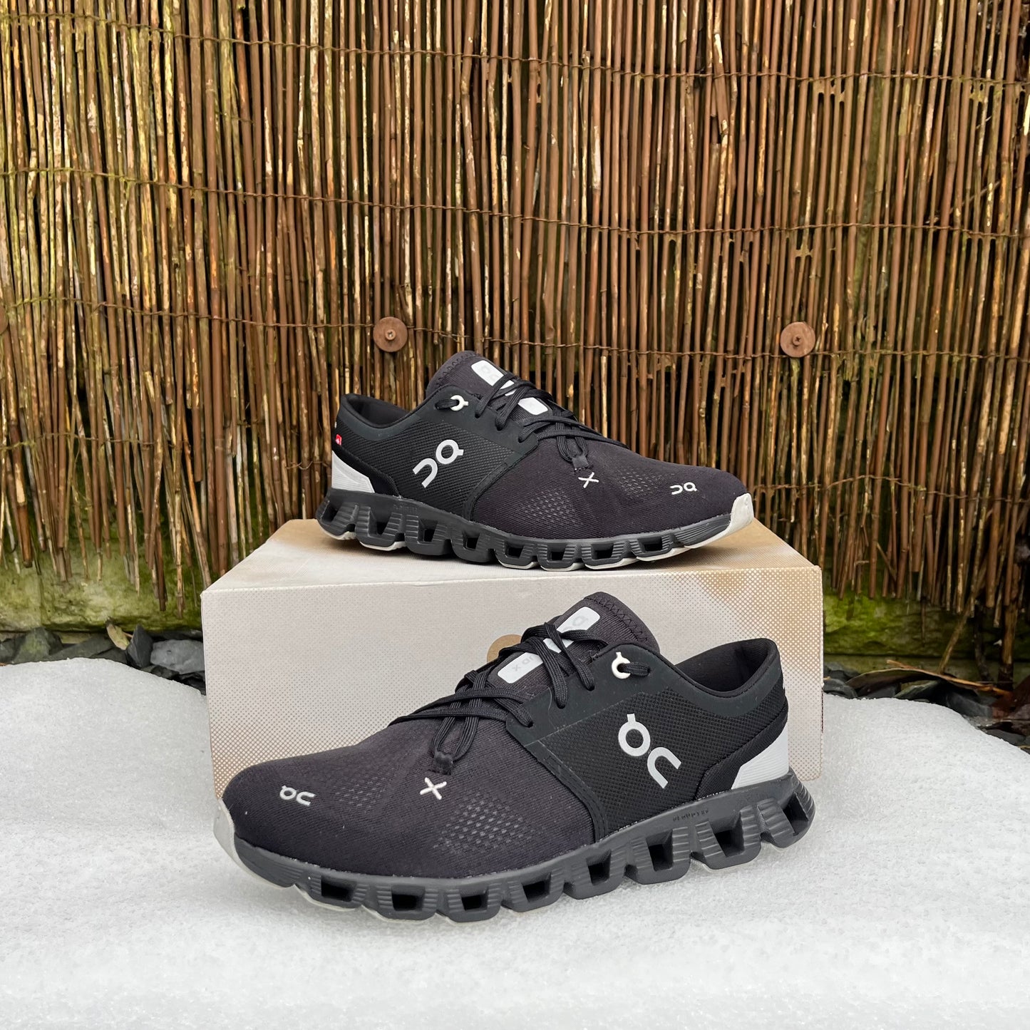 On Running Cloud X - Black / White - UK8