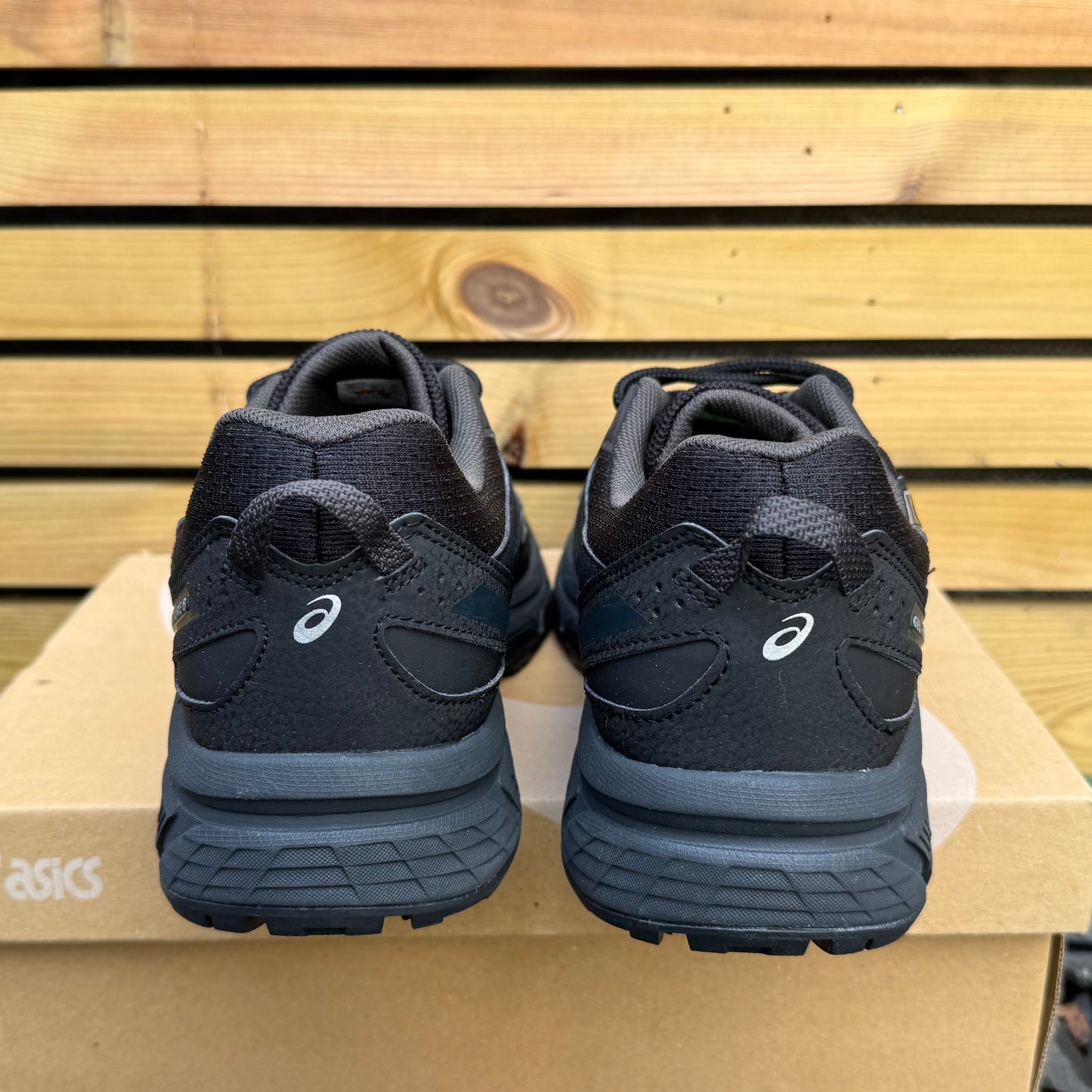 Asics Gel-Venture 6 - Black / Metallic - UK10 - Brand New