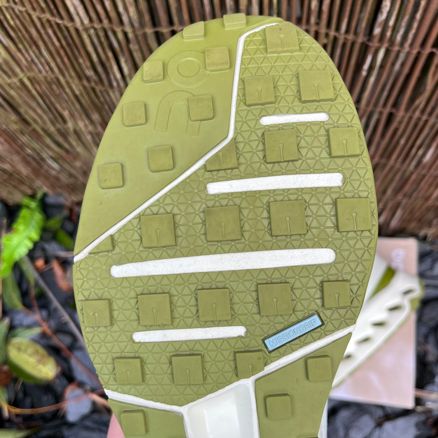 On Running CloudHorizon - Chalk / Seedling - UK10