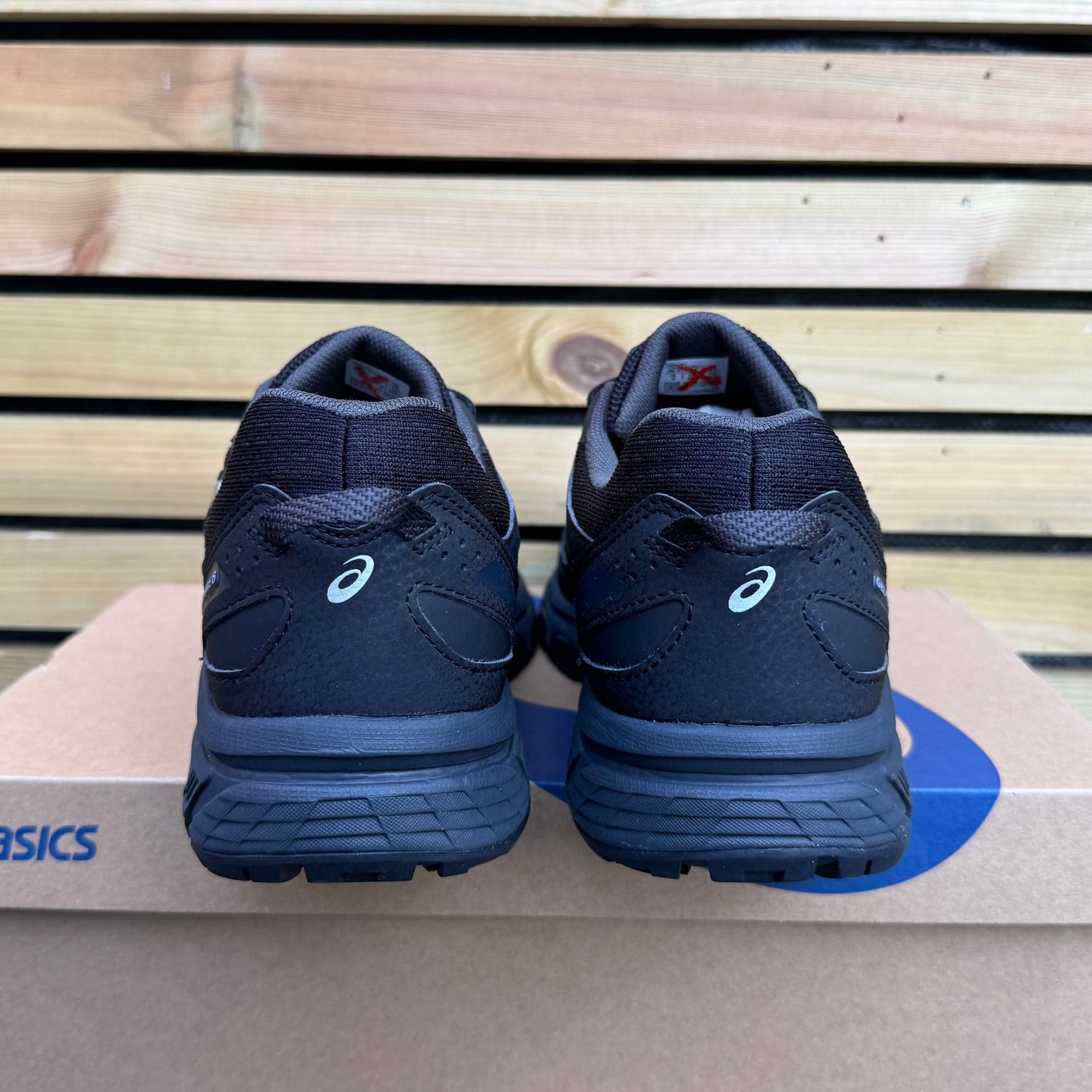 Asics Gel-Venture 6 - Black / Metallic - UK9