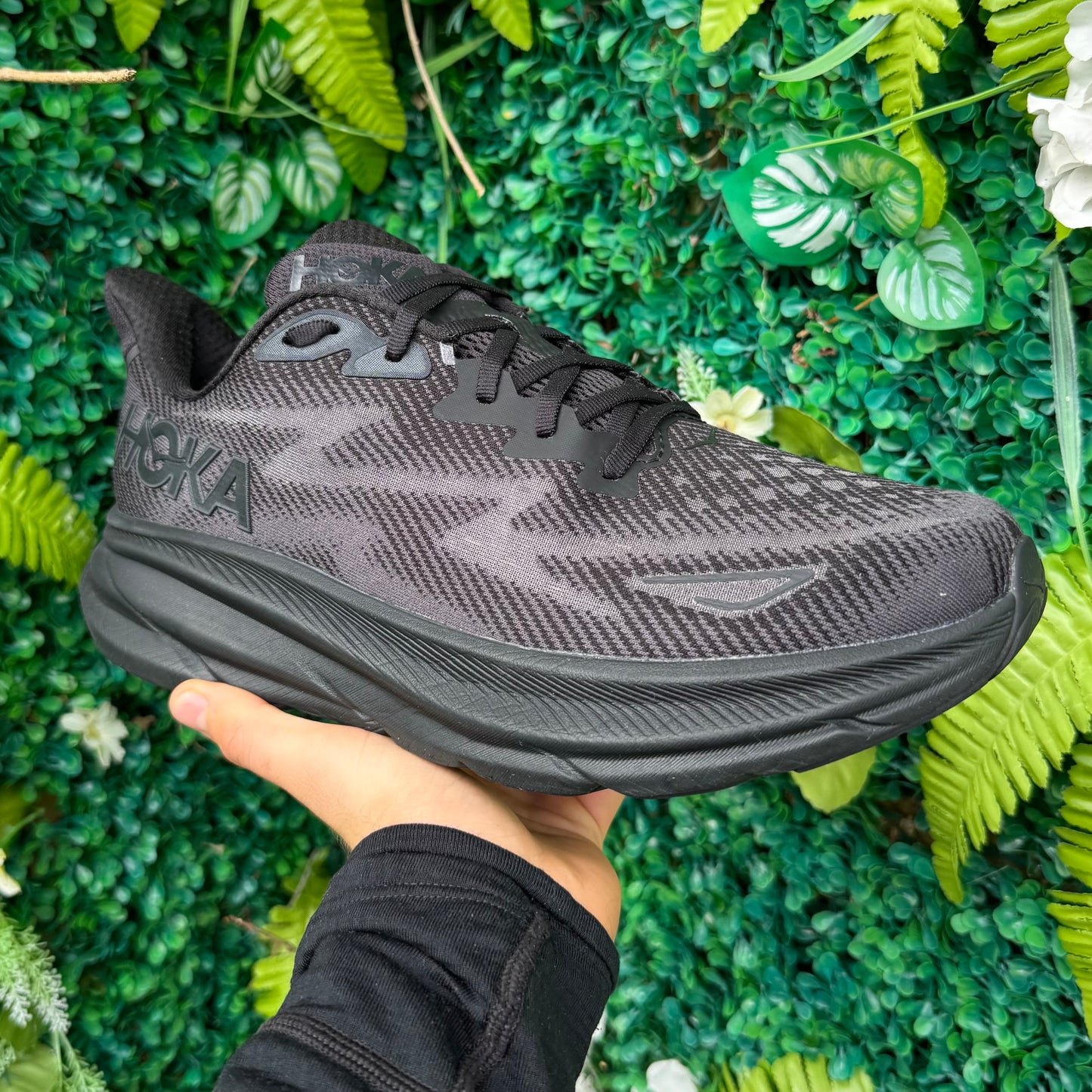 Hoka Clifton 9 - Triple Black - UK10