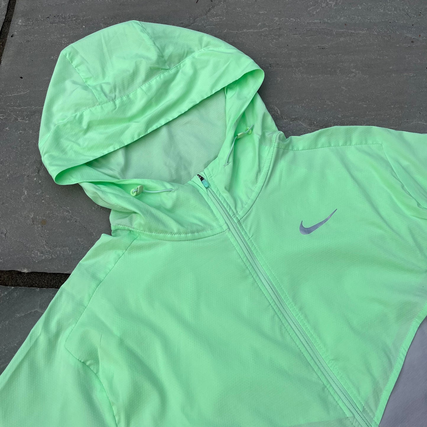 Nike Windrunner Packable Jacket - Grey / Vapour Green