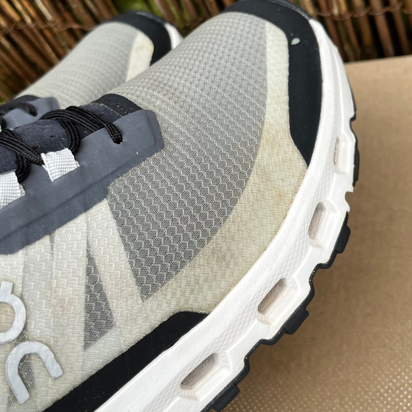 On Running CloudVista - Black / White - UK7