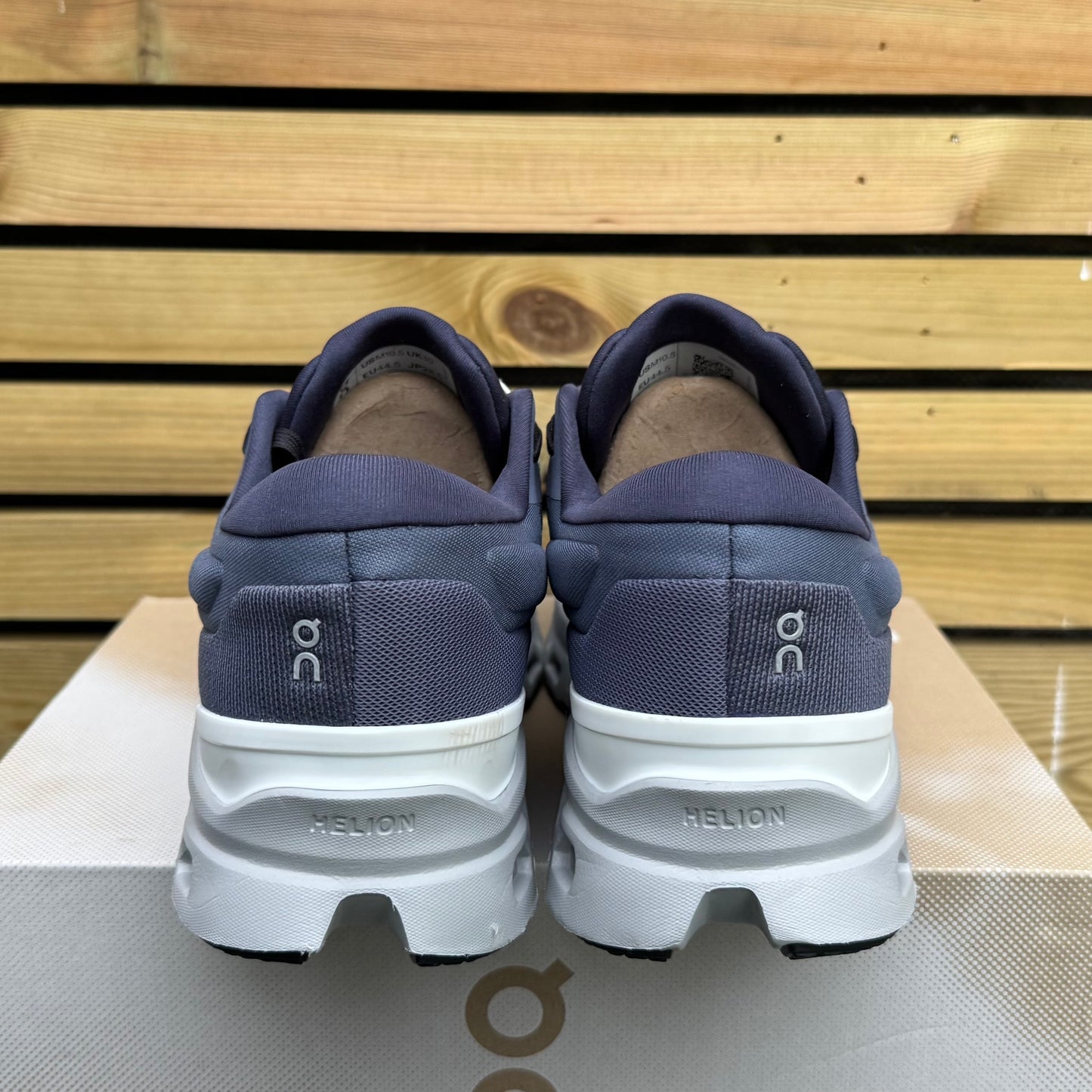 On Running CloudStratus 3 - Metal Glacier - UK10