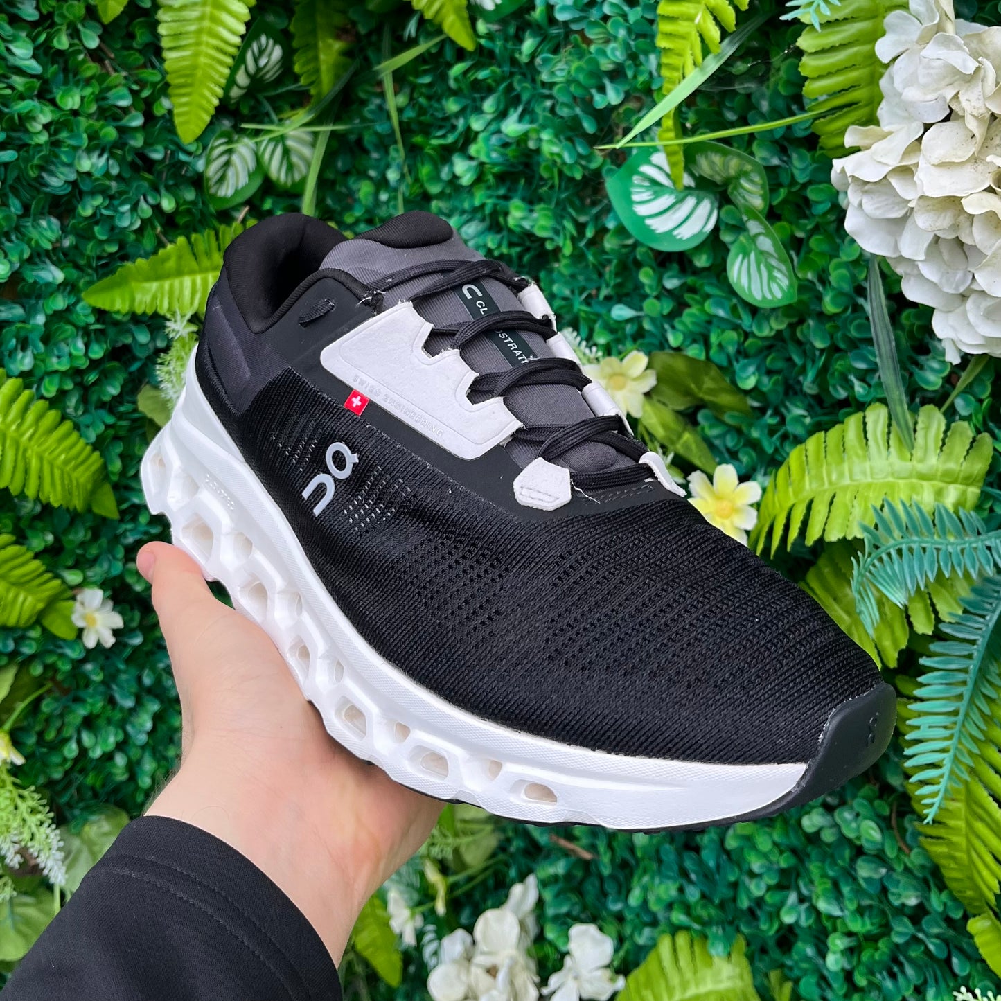 On Running CloudStratus 3 Black / Frost UK 8.5