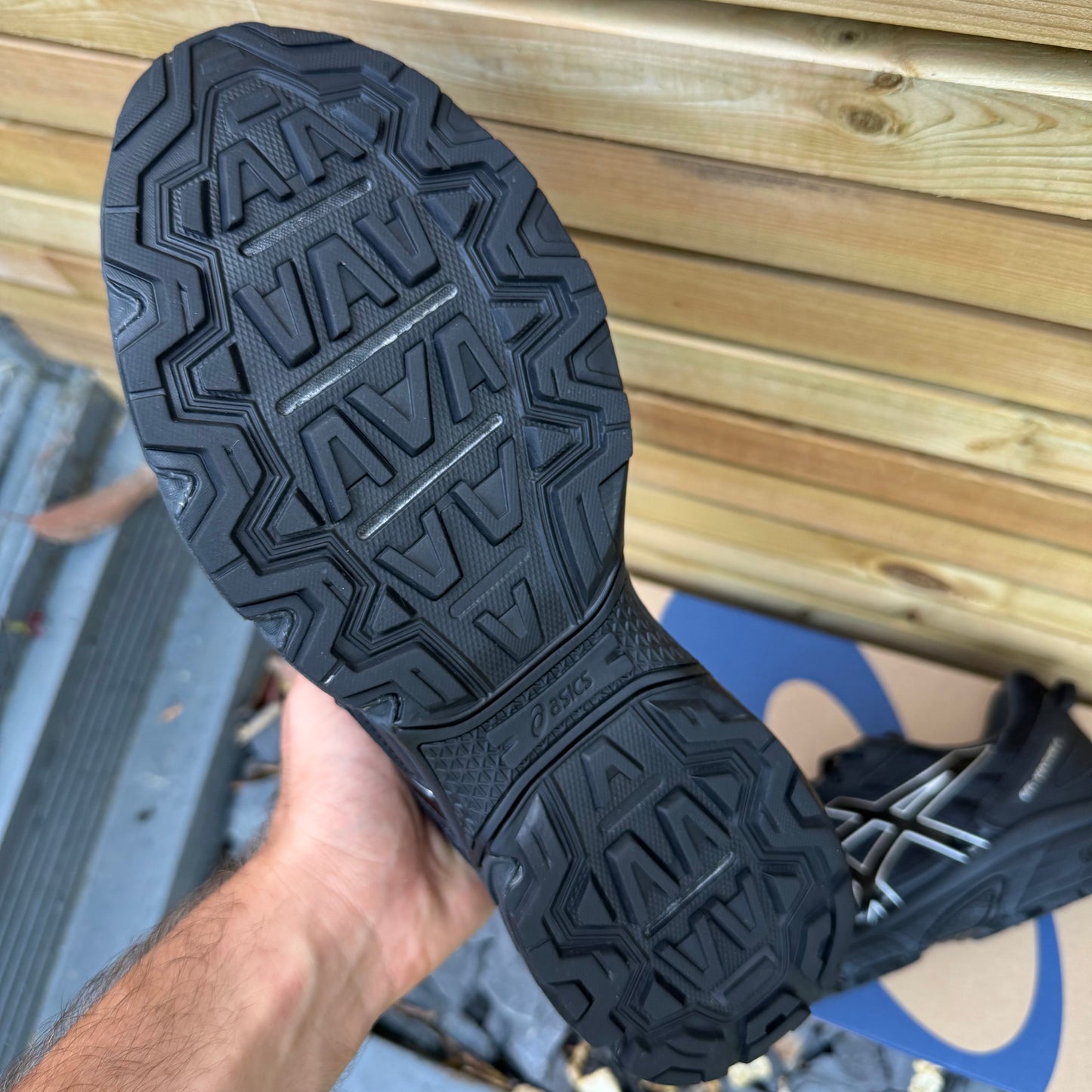 Asics Gel-Venture 6 - Black / Metallic - UK10.5