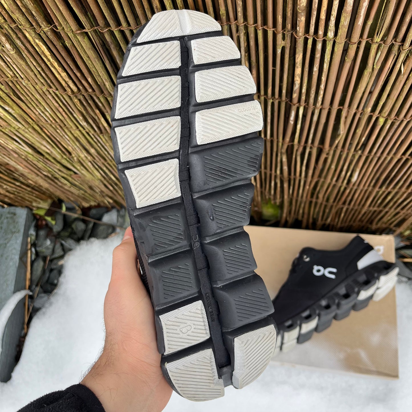 On Running Cloud X - Black / White - UK8