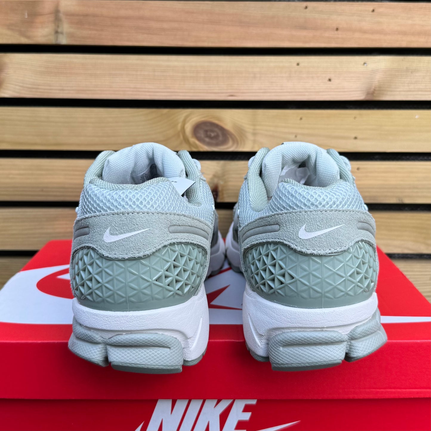 Nike Zoom Vomero 5 - Jade Horizon - Multiple Sizes - Brand New