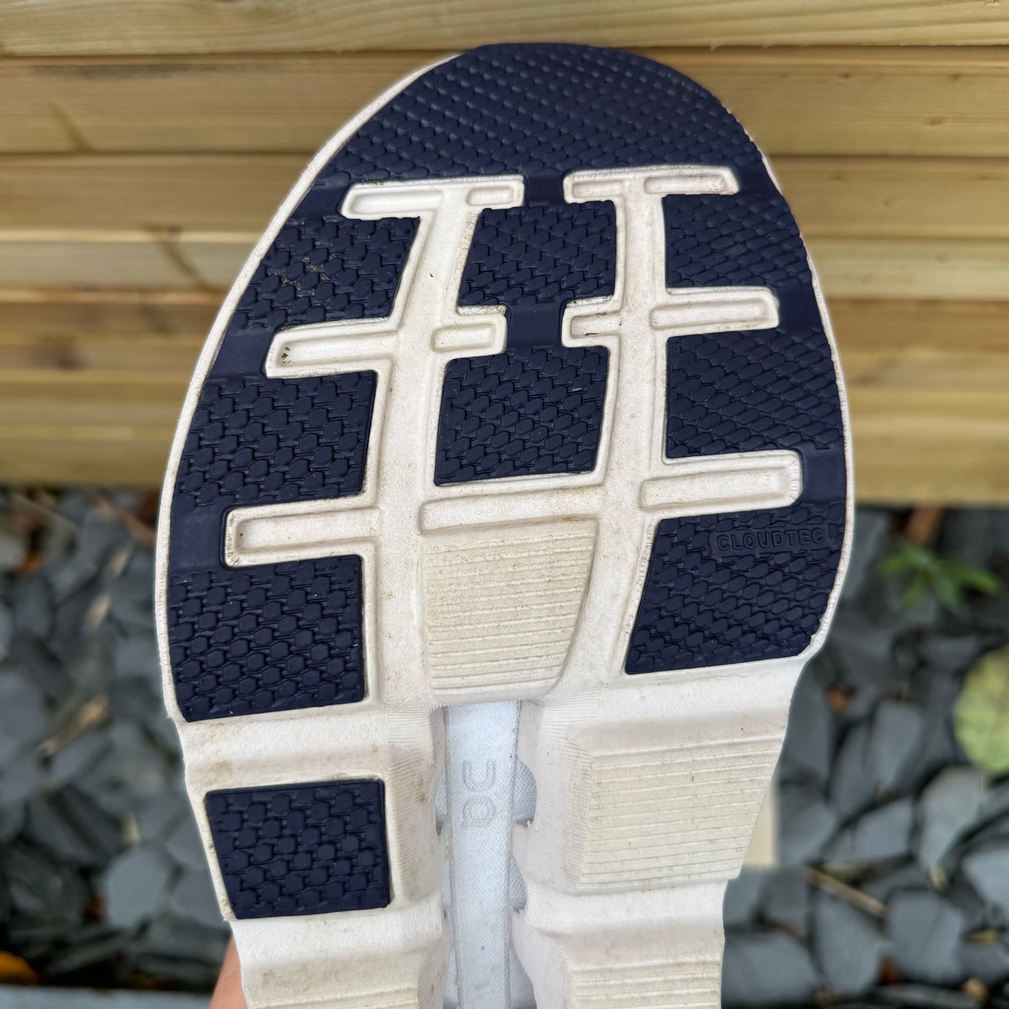 On Running CloudStratus 2 - Fossil / Midnight - UK11.5