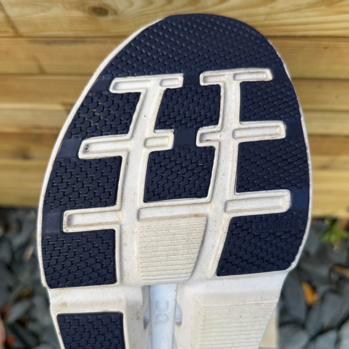 On Running CloudStratus 2 - Fossil / Midnight - UK11.5