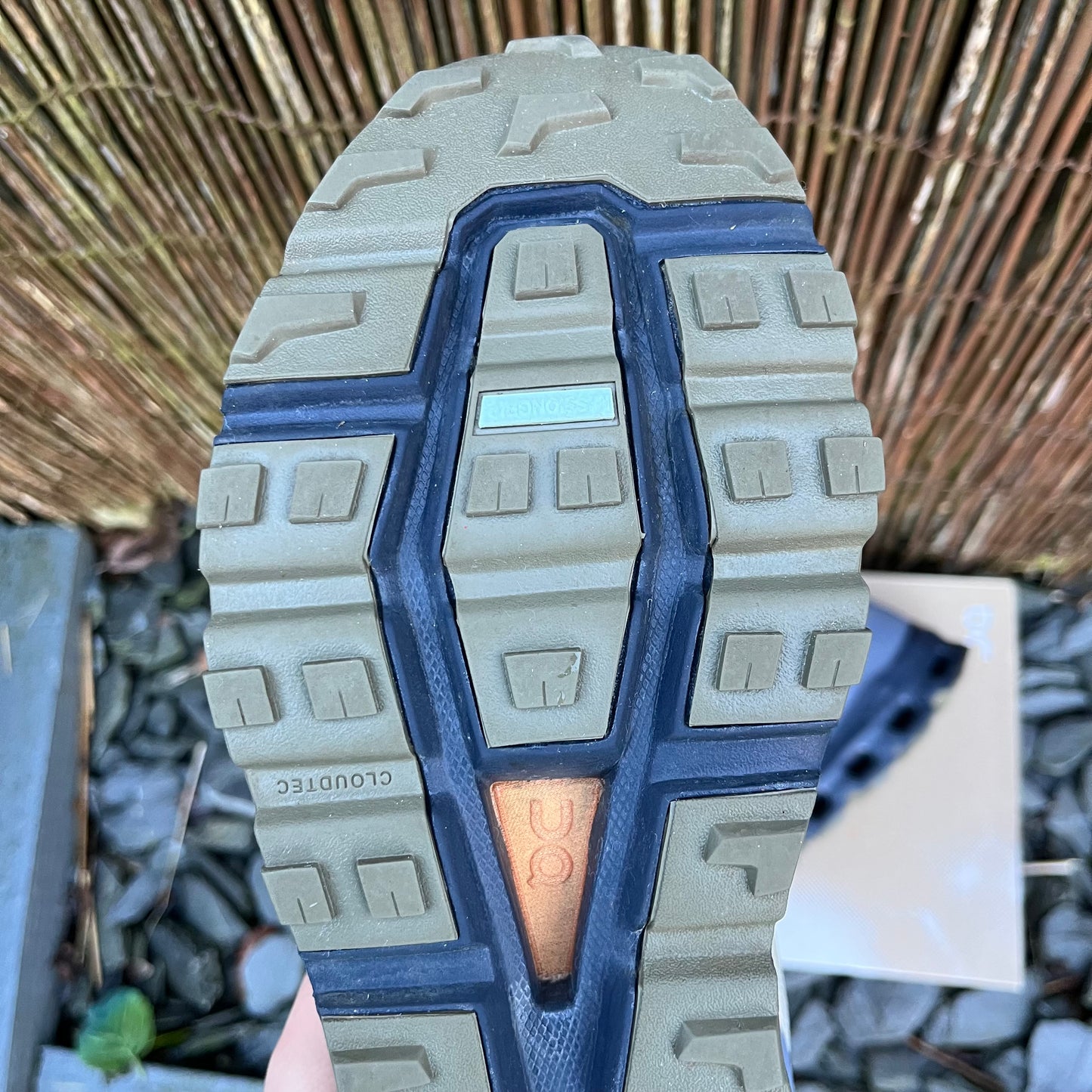 On Running CloudVista - Midnight / Olive - UK11