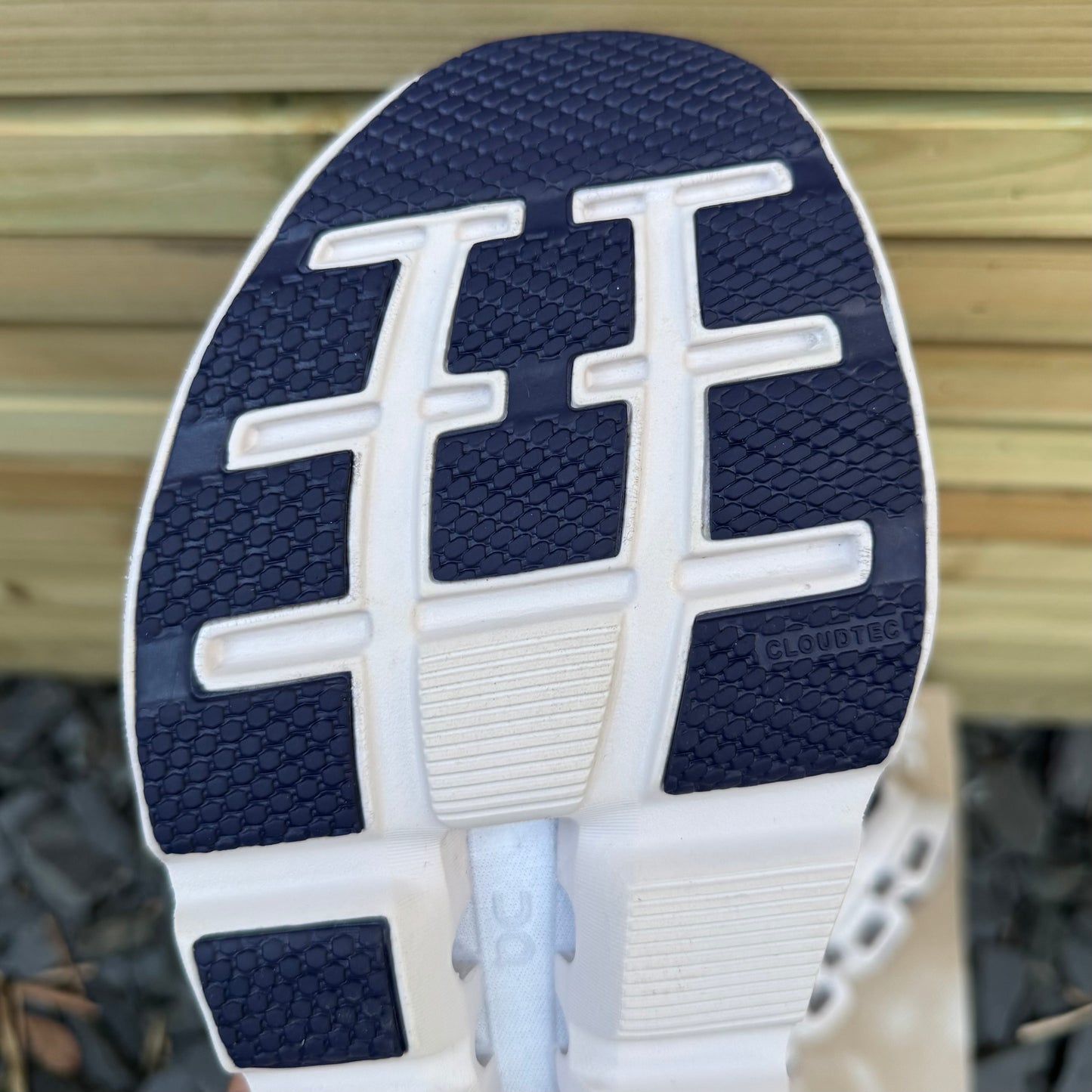 On Running CloudStratus 2 - Fossil / Midnight - UK11