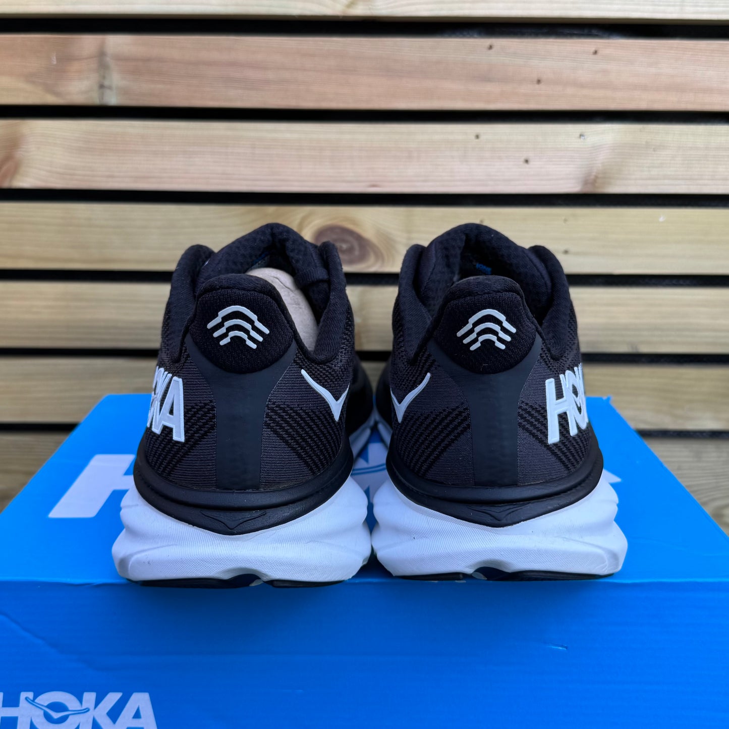 Hoka Clifton 9 - Black / White - UK10.5