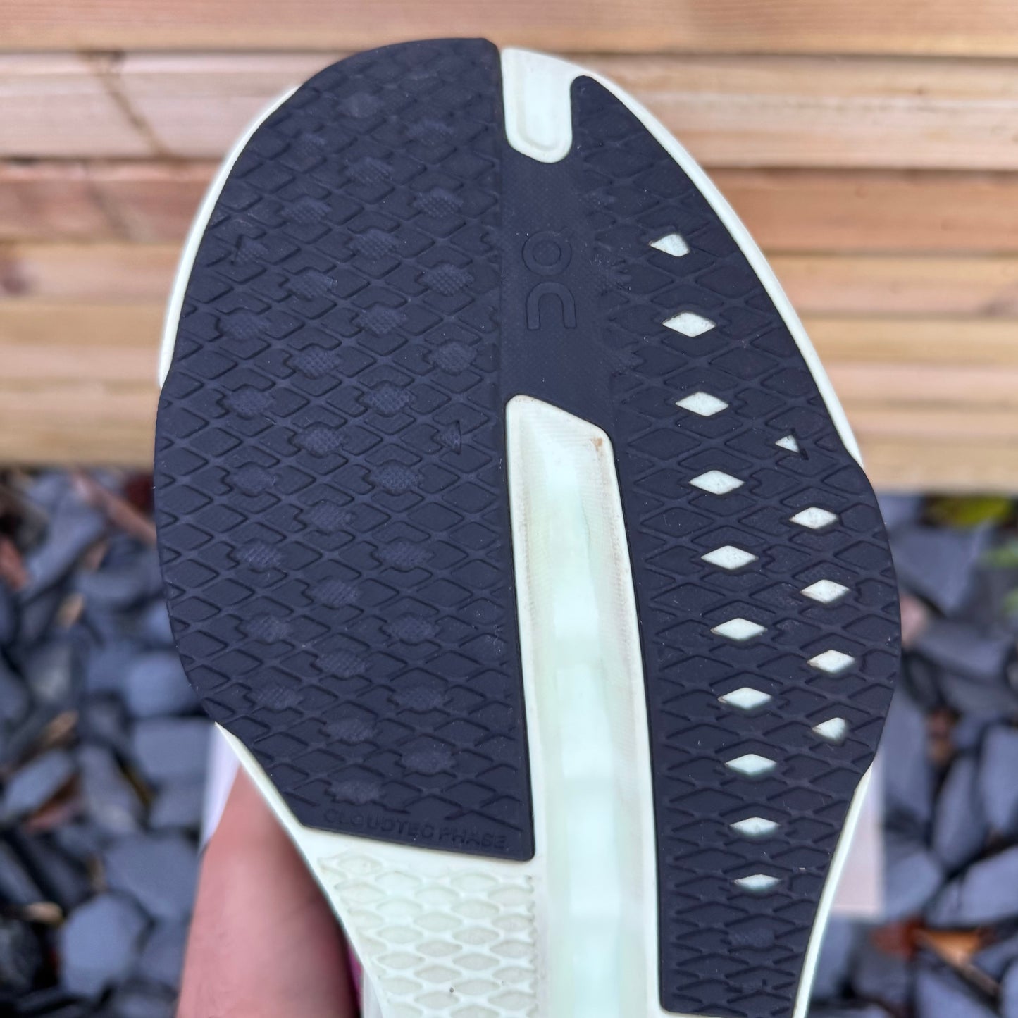 On Running CloudSurfer Next - Black / Lima - UK8