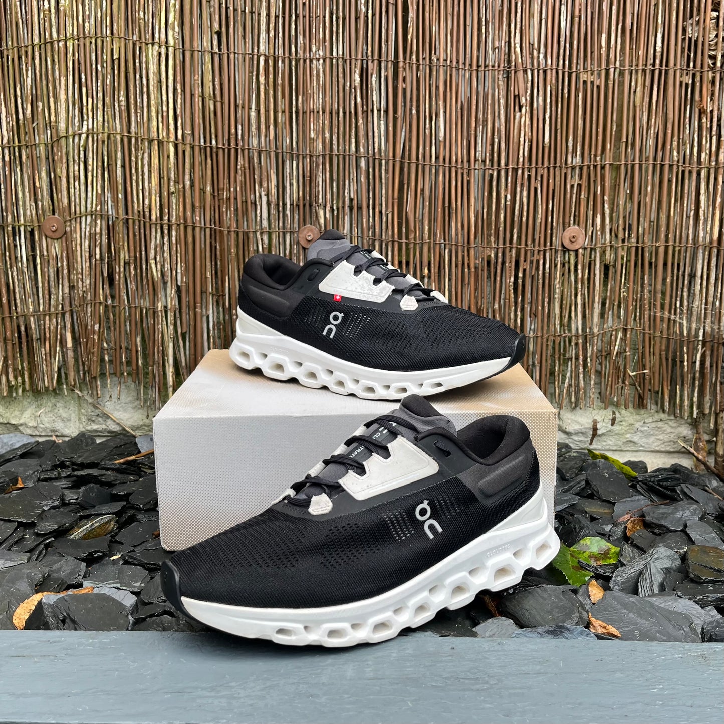 On Running CloudStratus 3 Black / Frost - UK9