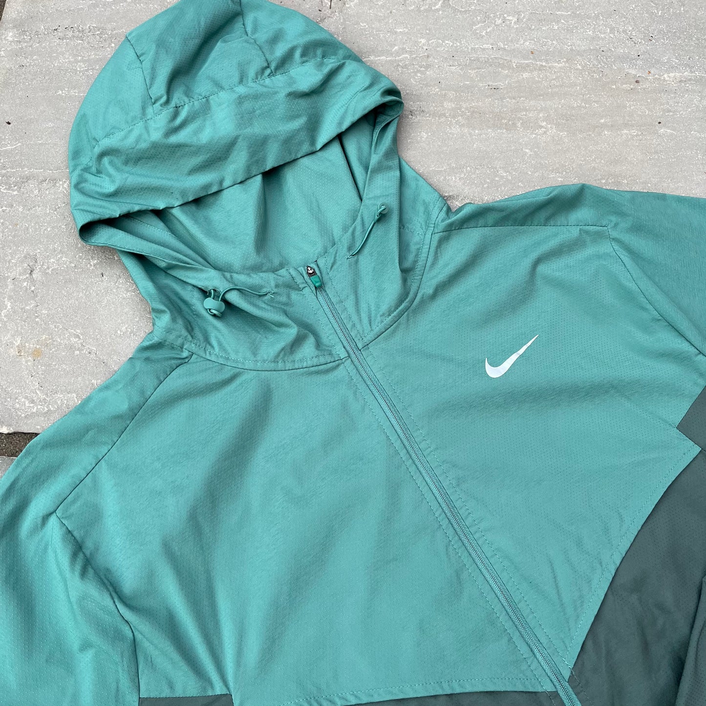 Nike Windrunner Packable Jacket - Bicoastal / Vintage Green
