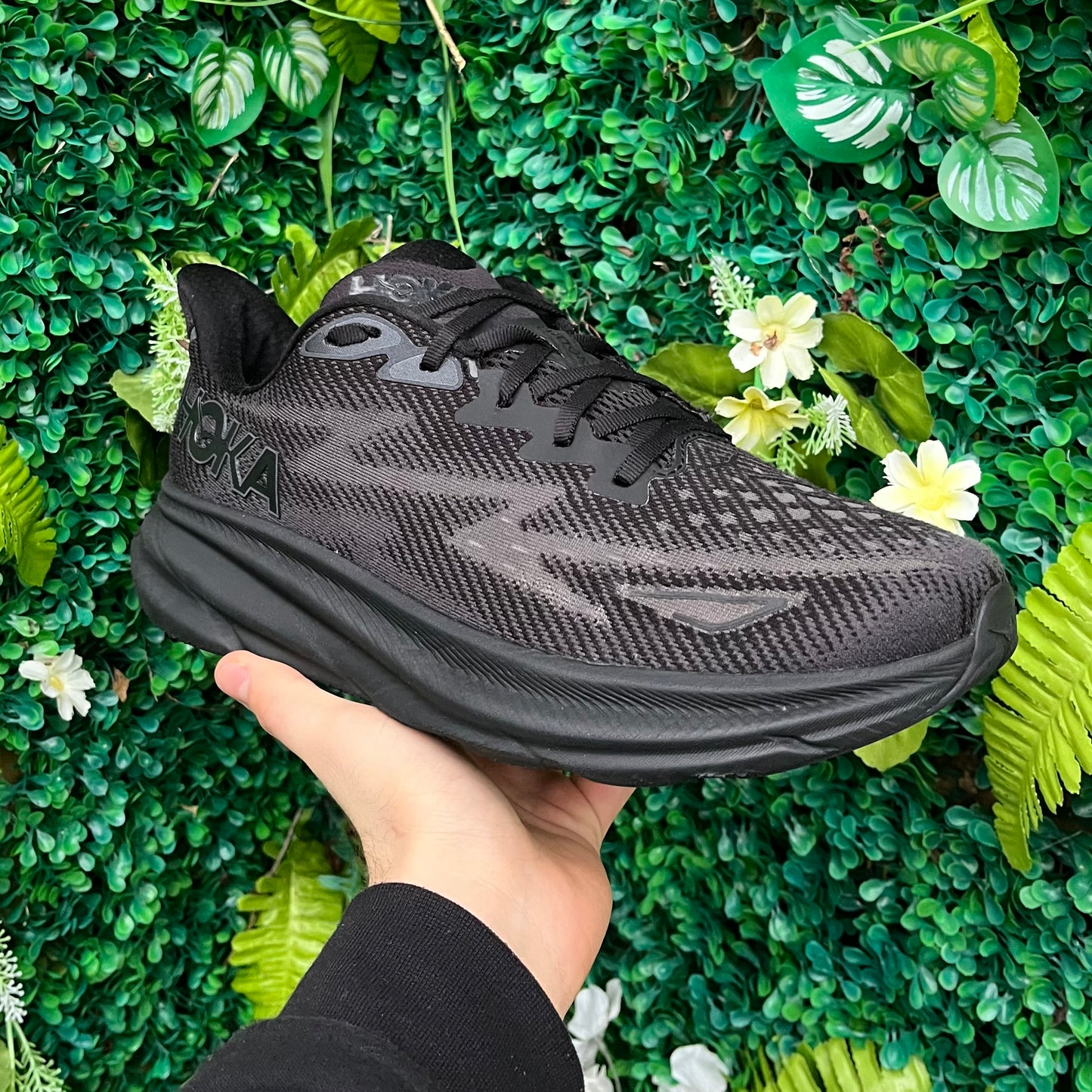 Hoka Clifton 9 - Triple Black - UK9.5