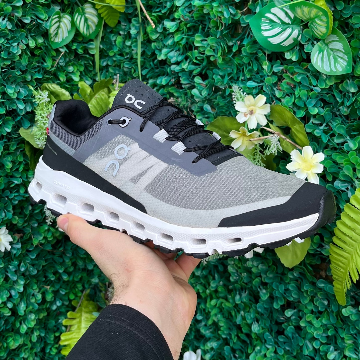 On Running CloudVista - Black / White - UK8