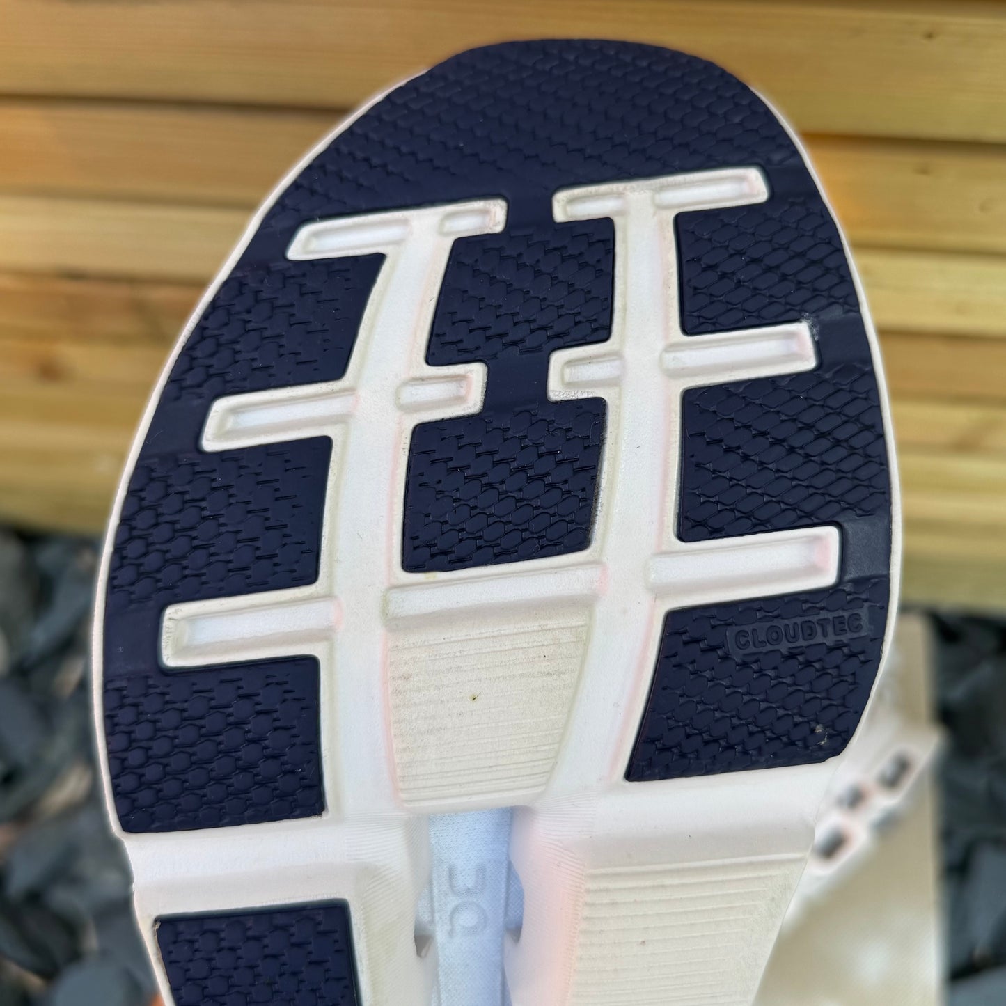 On Running CloudStratus 2 - Fossil / Midnight - UK9.5