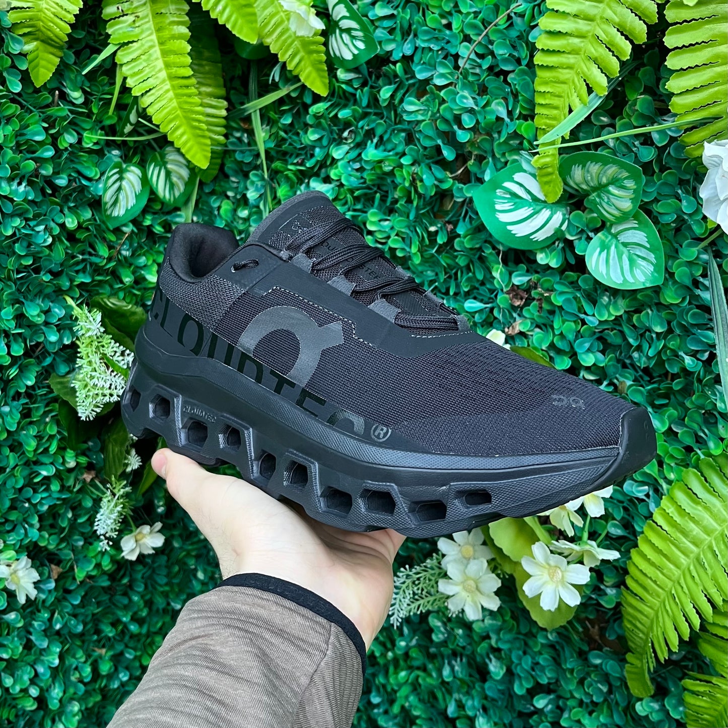 On Running CloudMonster - Triple Black - UK8