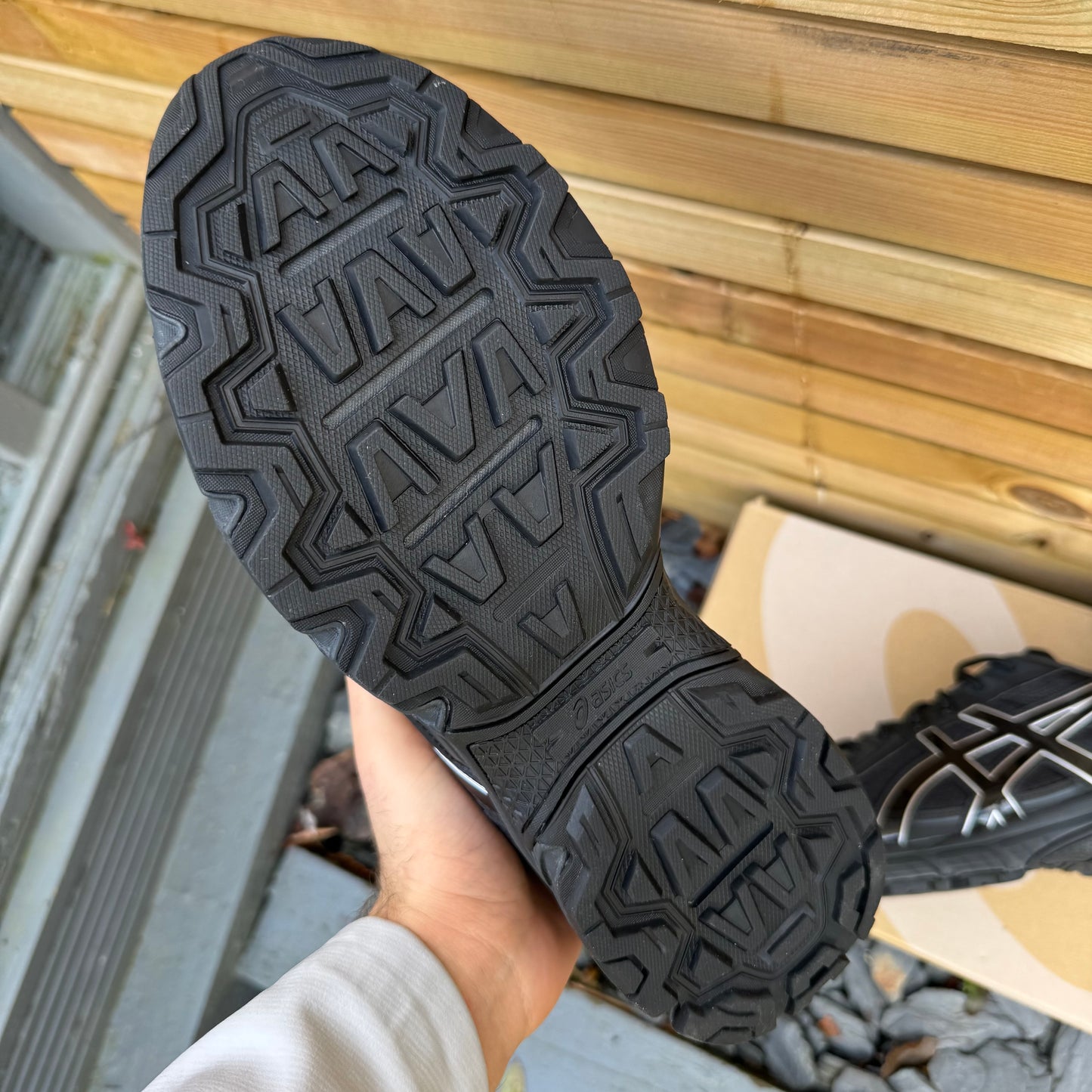 Asics Gel-Venture 6 - Black / Metallic - UK10 - Brand New