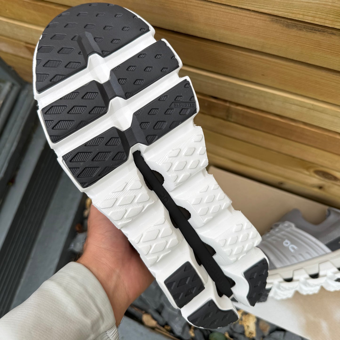 On Running CloudSwift 3.0 - Alloy / Glacier - UK9.5 - Brand New