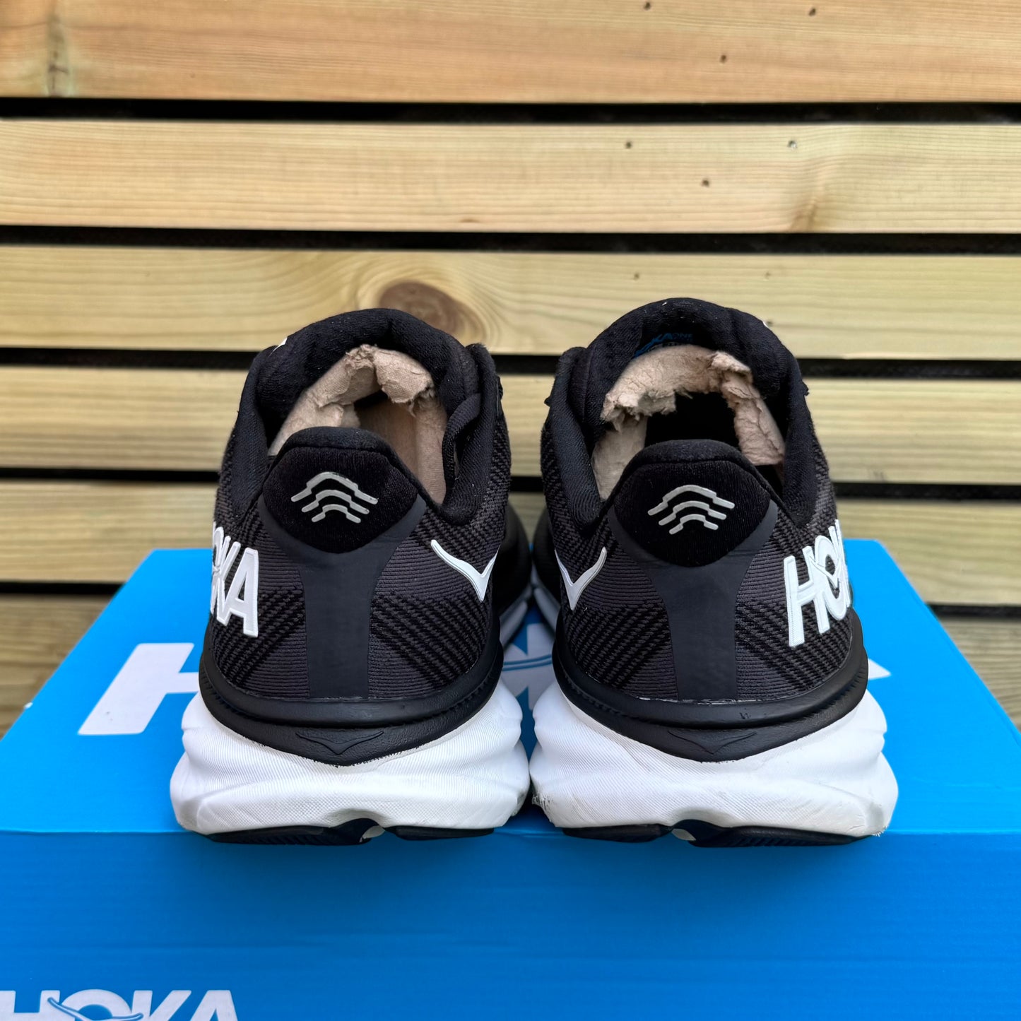 Hoka Clifton 9 - Black / White - UK9