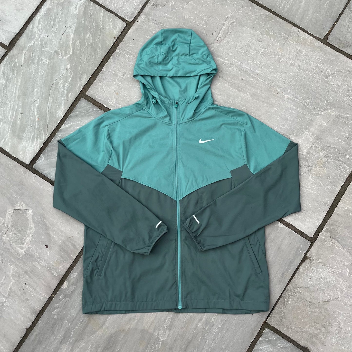 Nike Windrunner Packable Jacket - Bicoastal / Vintage Green