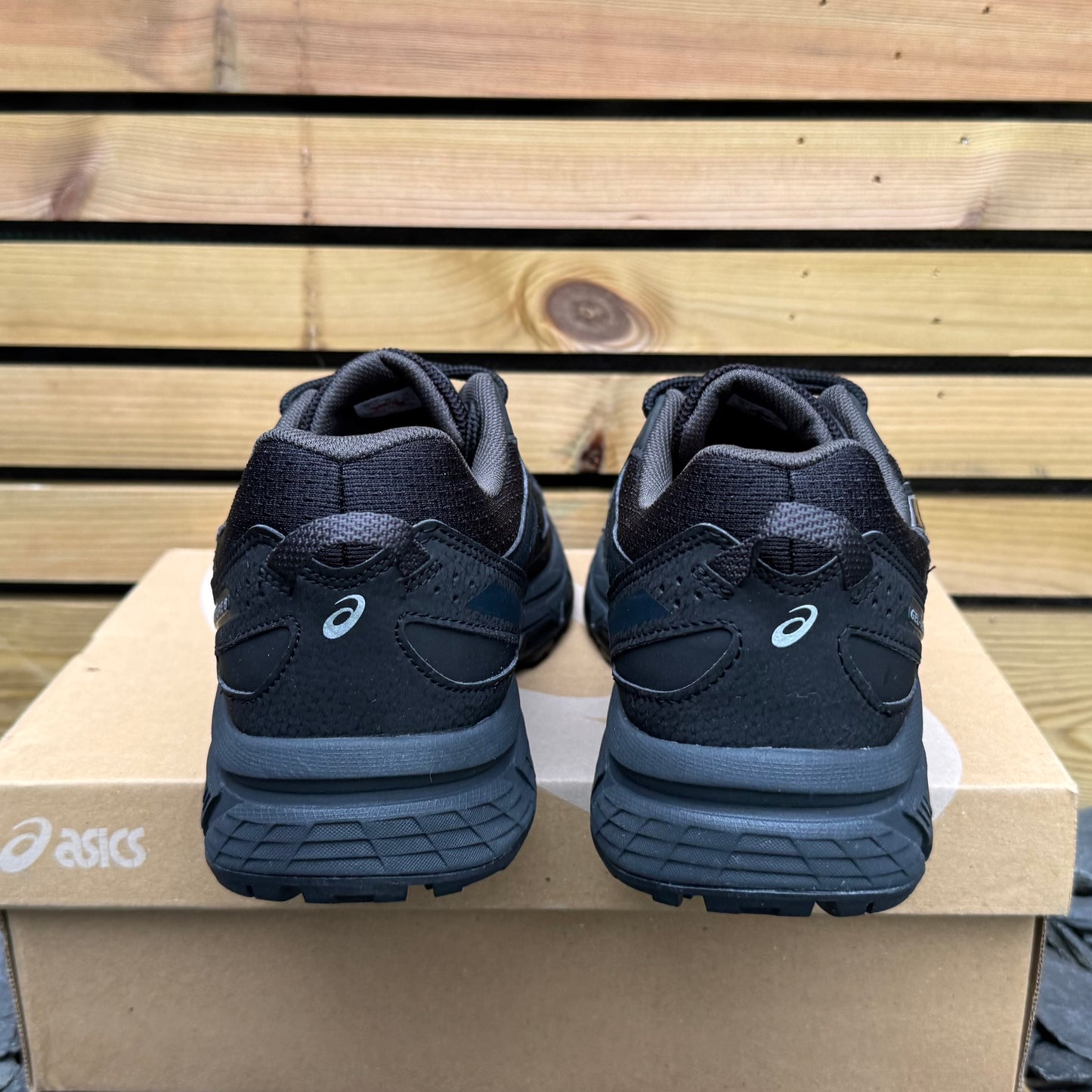 Asics Gel-Venture 6 - Black / Metallic - UK10 - Brand New