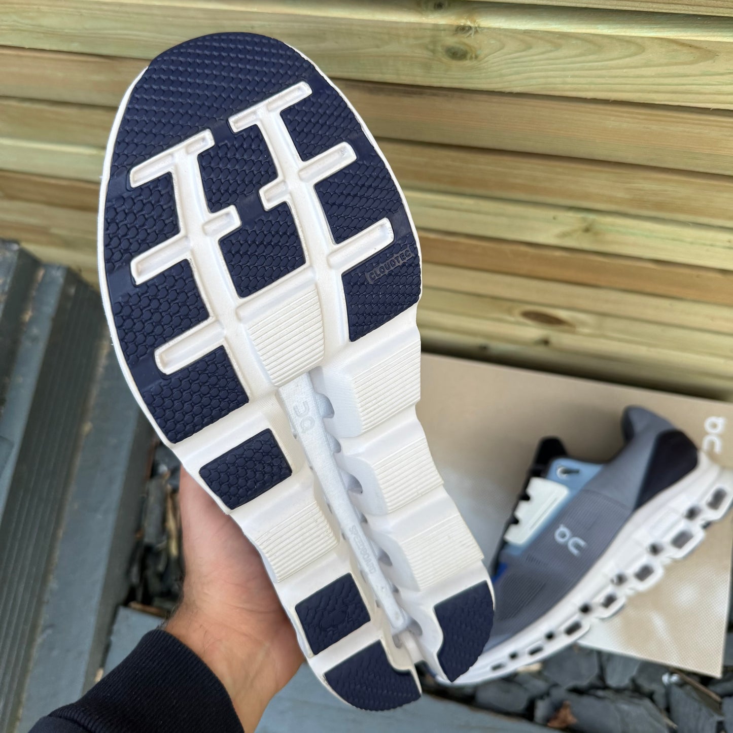 On Running CloudStratus 2 - Fossil / Midnight - UK11
