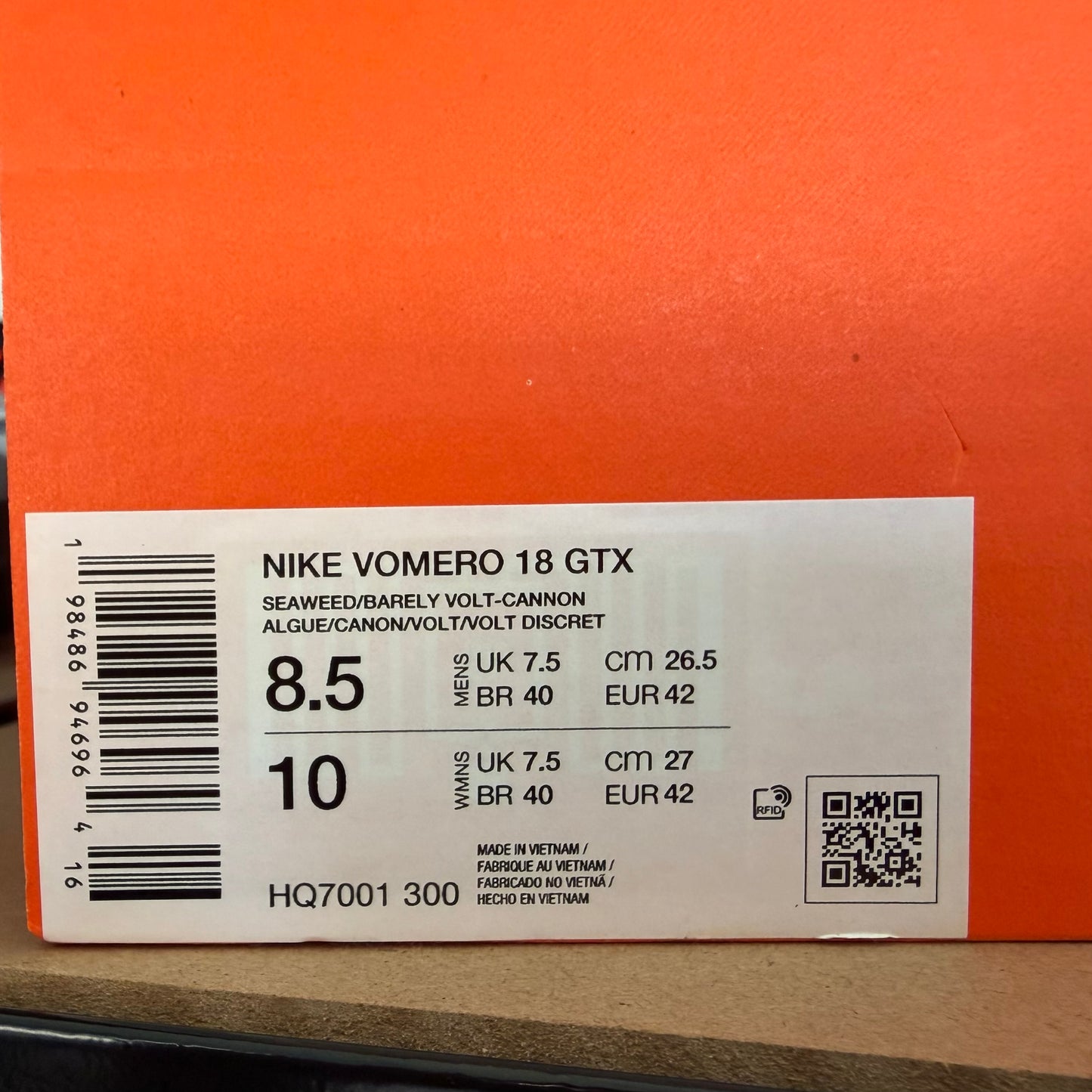 Nike Vomero 18 Gore-Tex - Seaweed / Volt - UK7.5 - Brand New
