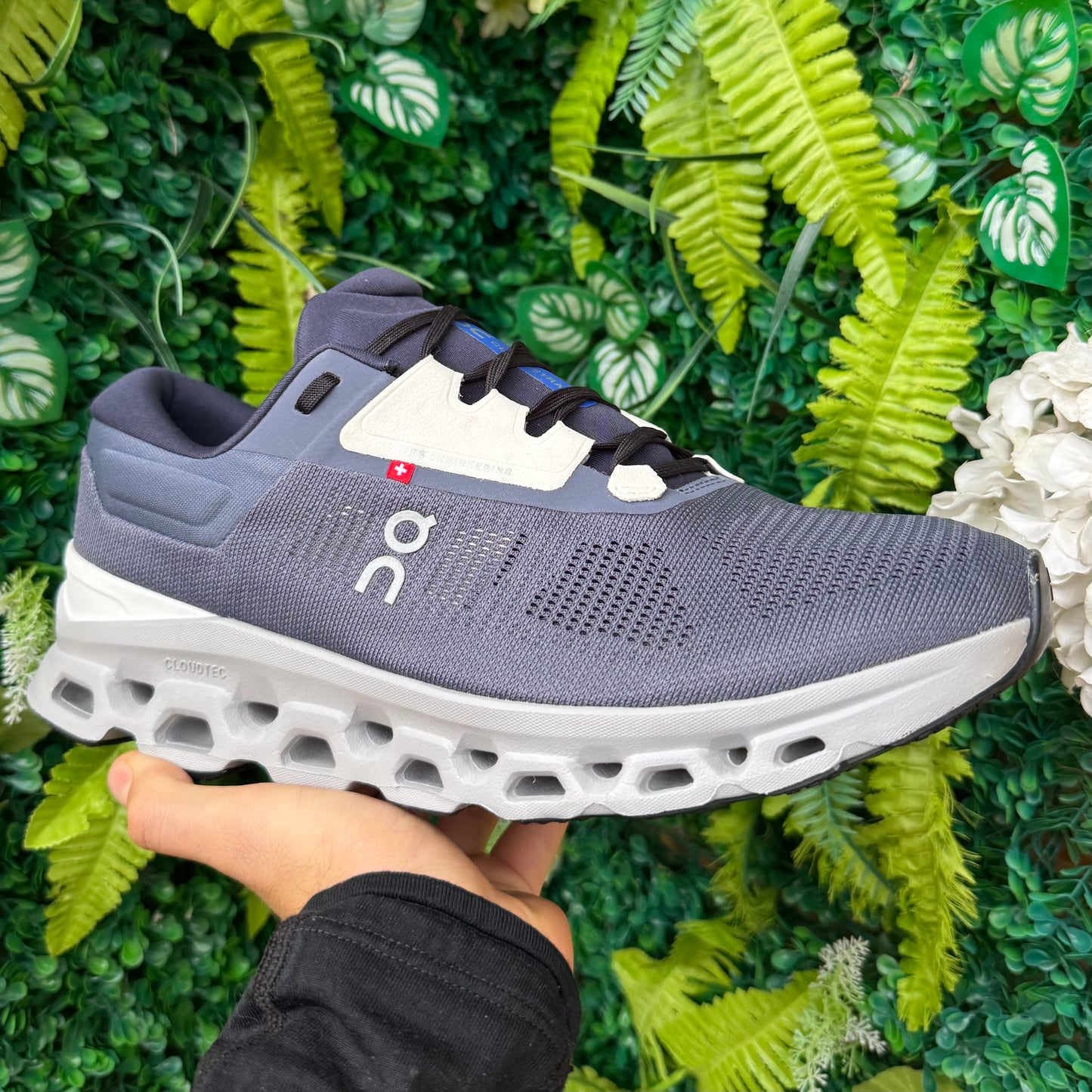 On Running CloudStratus 3 - Metal Glacier - UK10