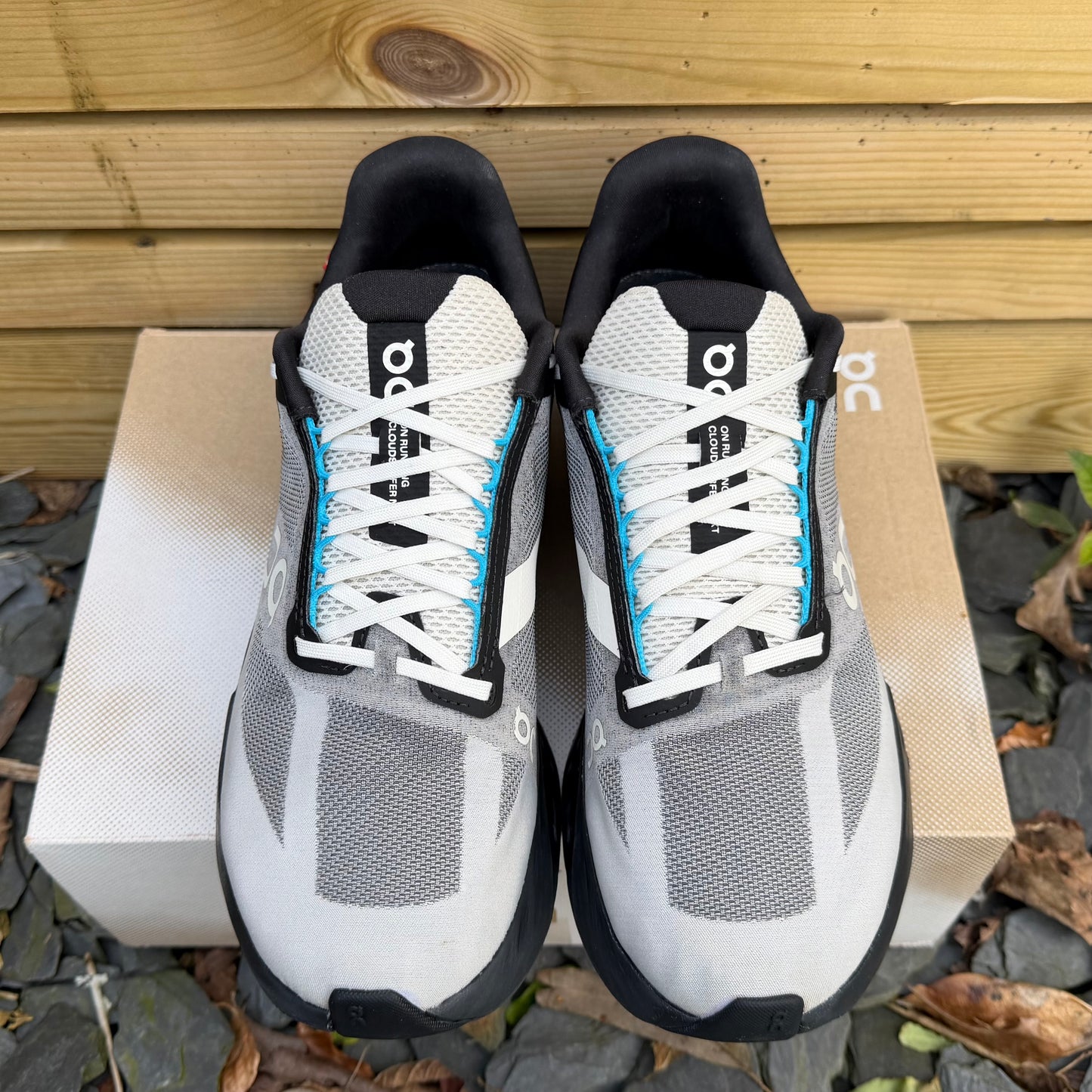 On Running CloudSurfer Next Lumos - Black / Dew - UK9