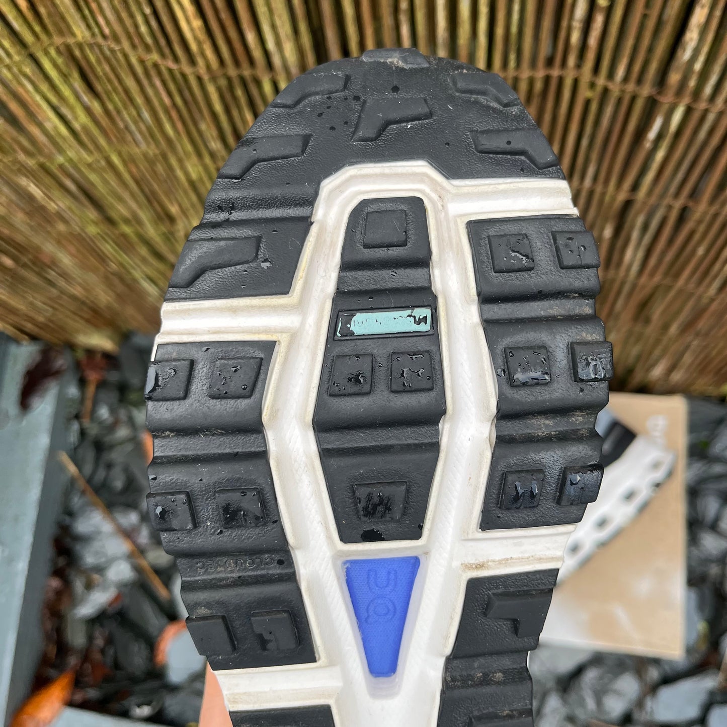 On Running CloudVista - Black / White - UK8.5