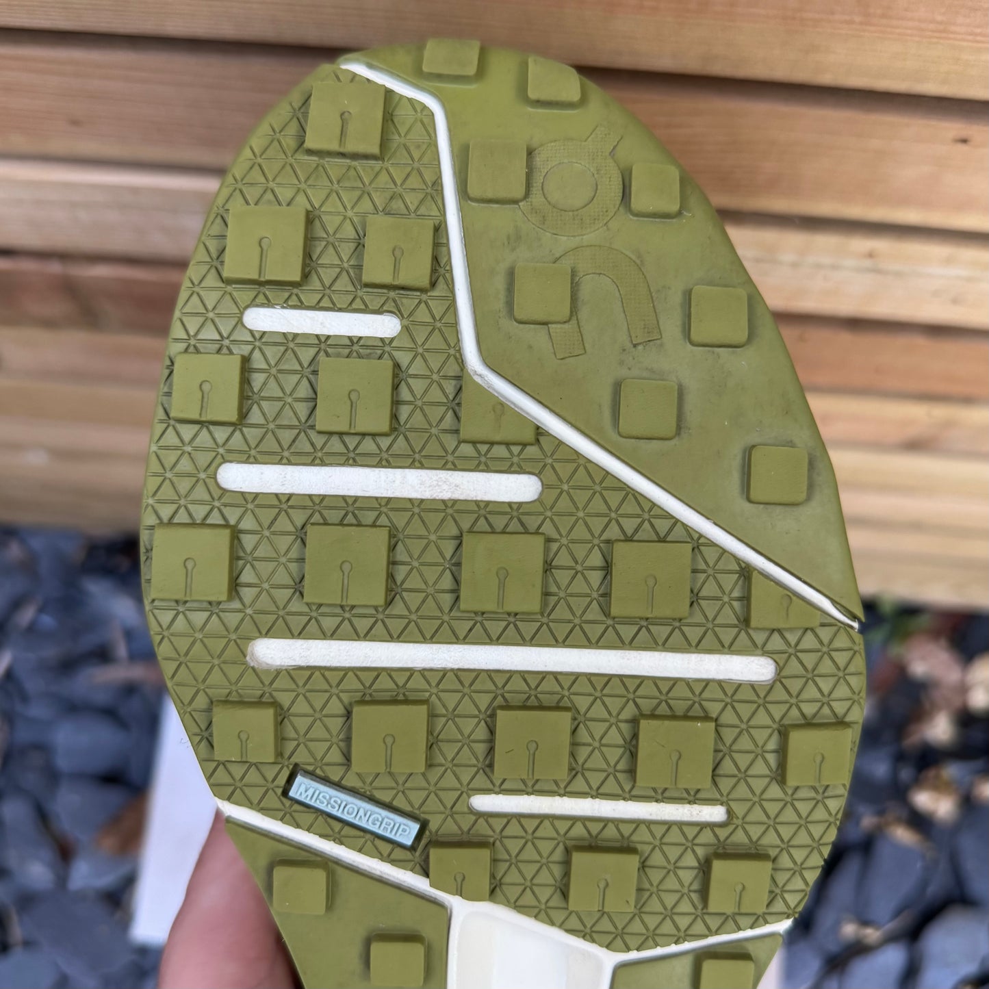 On Running CloudHorizon - Chalk / Seedling - UK8
