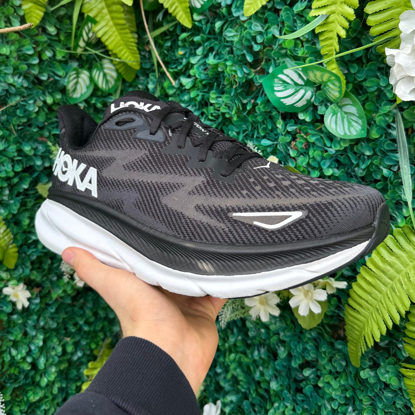 Hoka Clifton 9 - Black / White - UK11