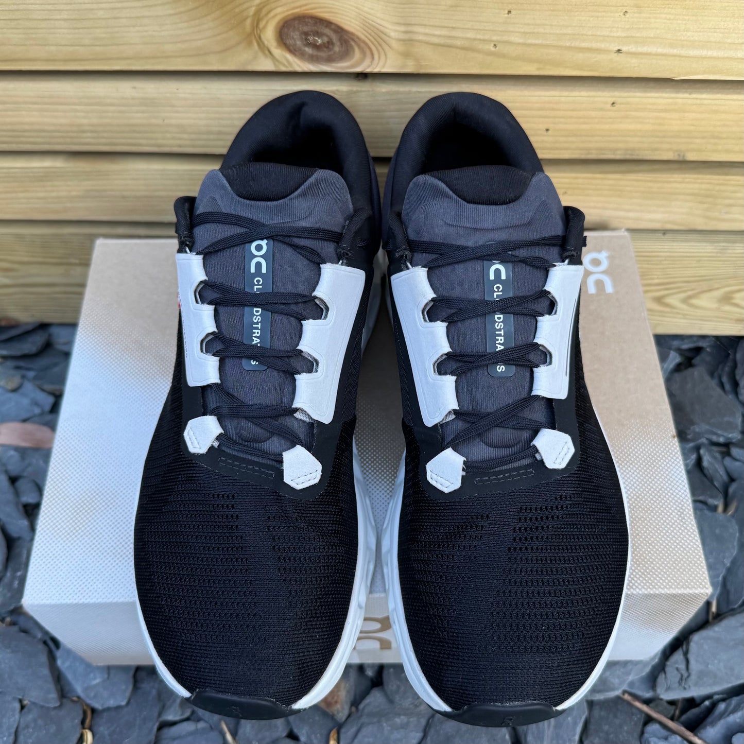 On Running CloudStratus 3 - Black / Frost - UK9.5