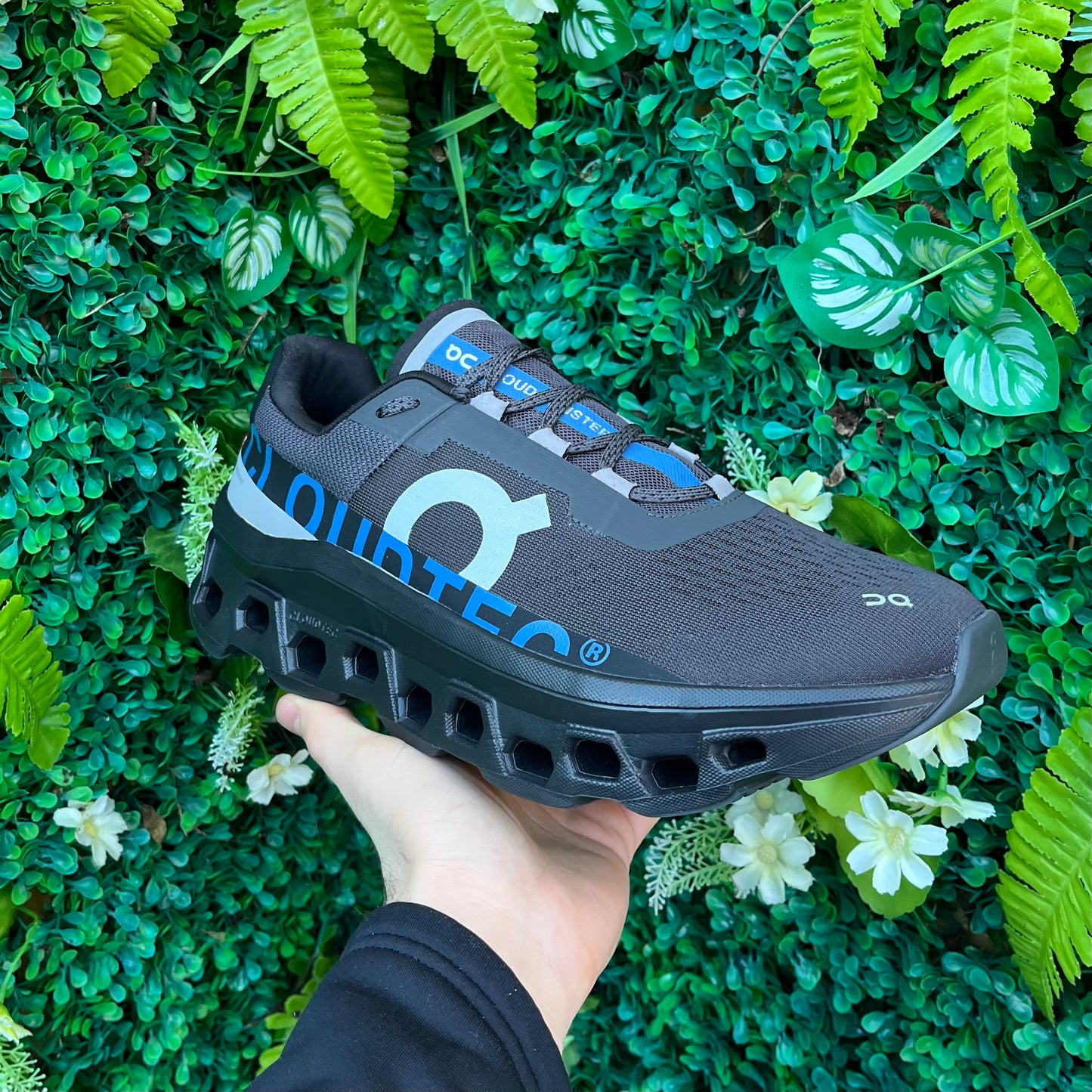 On Running CloudMonster (Asian Exclusive) - Black / Blue - UK10