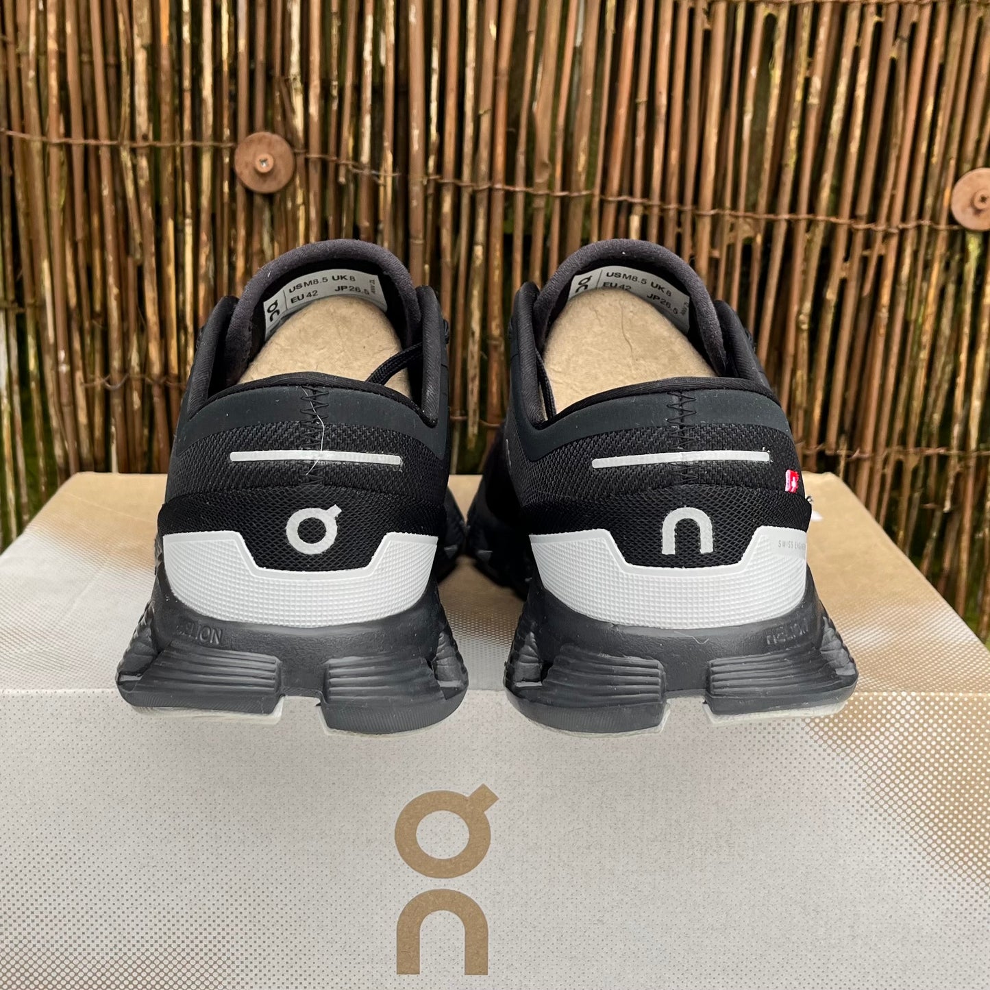 On Running Cloud X - Black / White - UK8