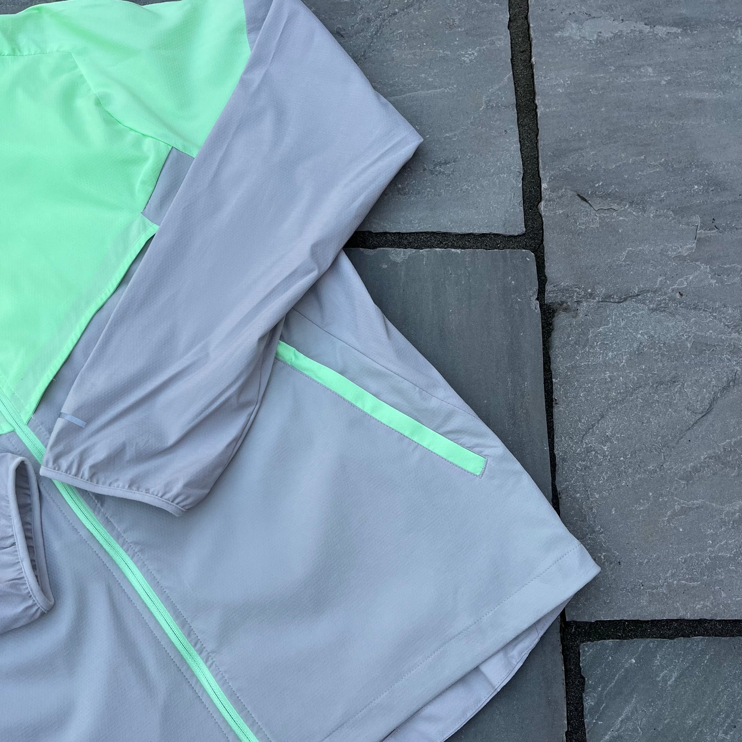 Nike Windrunner Packable Jacket - Vapour Green / Grey - Medium - Brand New