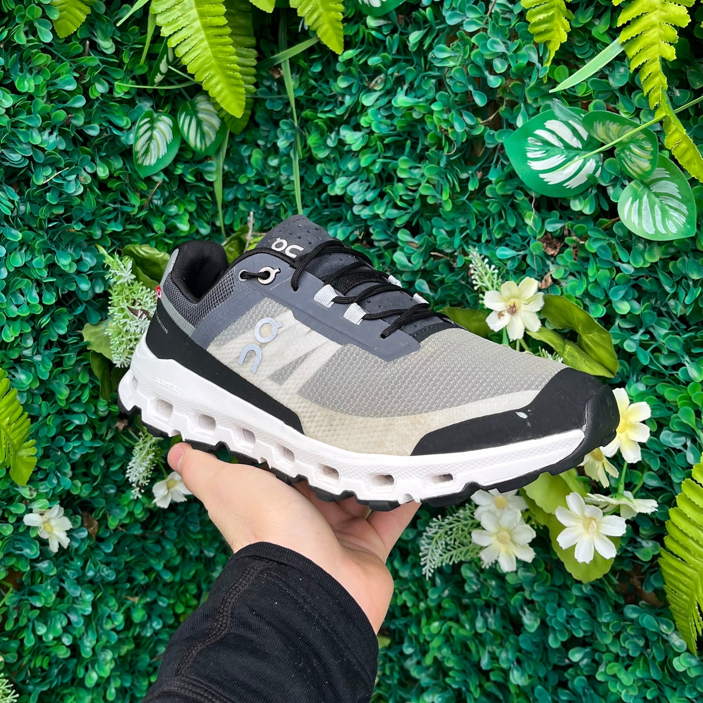 On Running CloudVista - Black / White - UK7