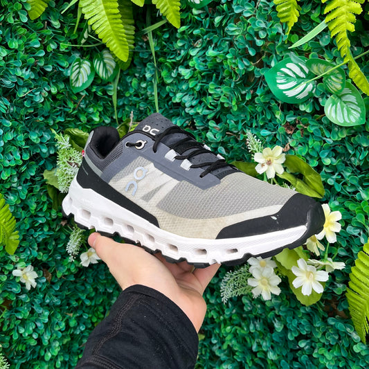On Running CloudVista - Black / White - UK7