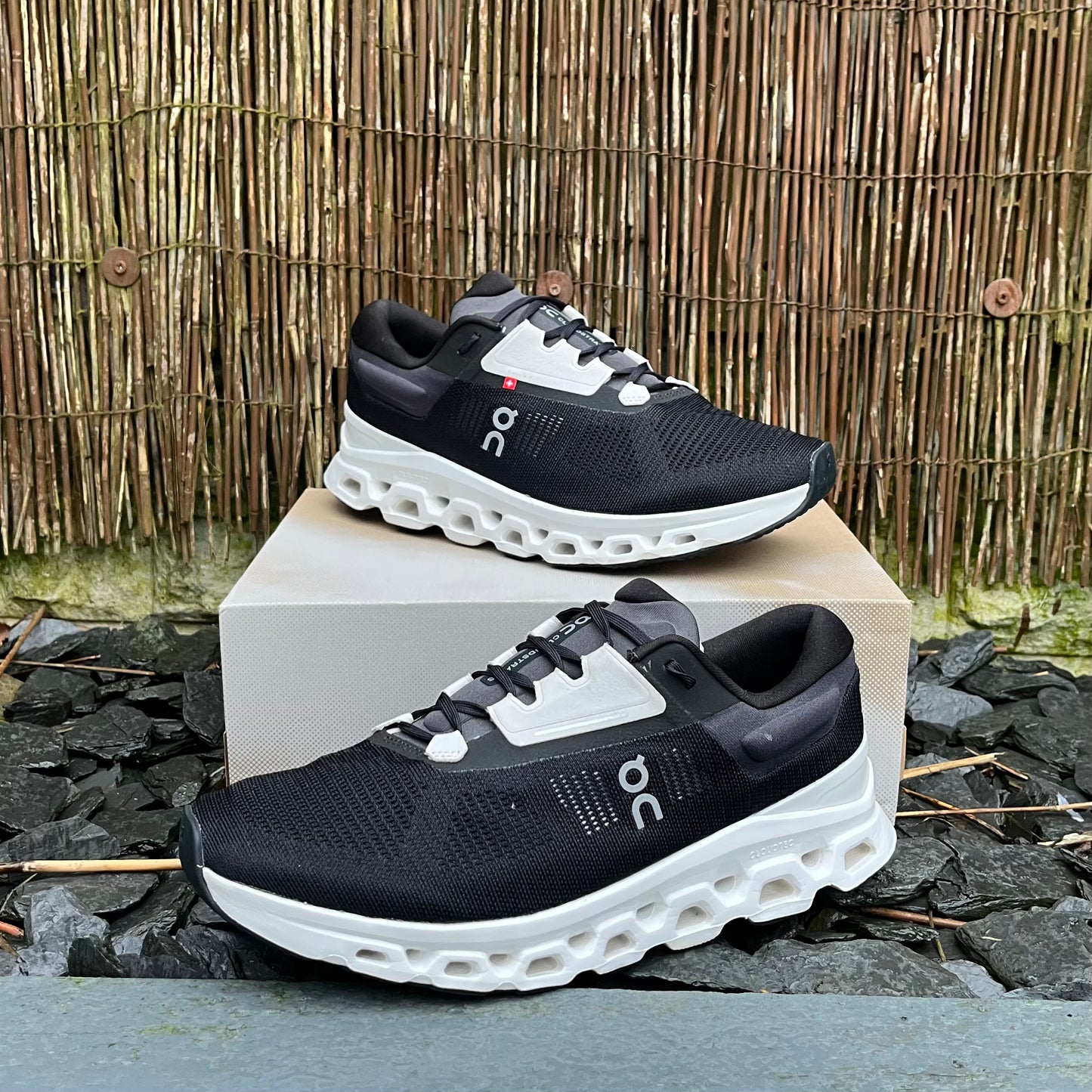 On Running CloudStratus 3 - Black / Frost - UK9.5