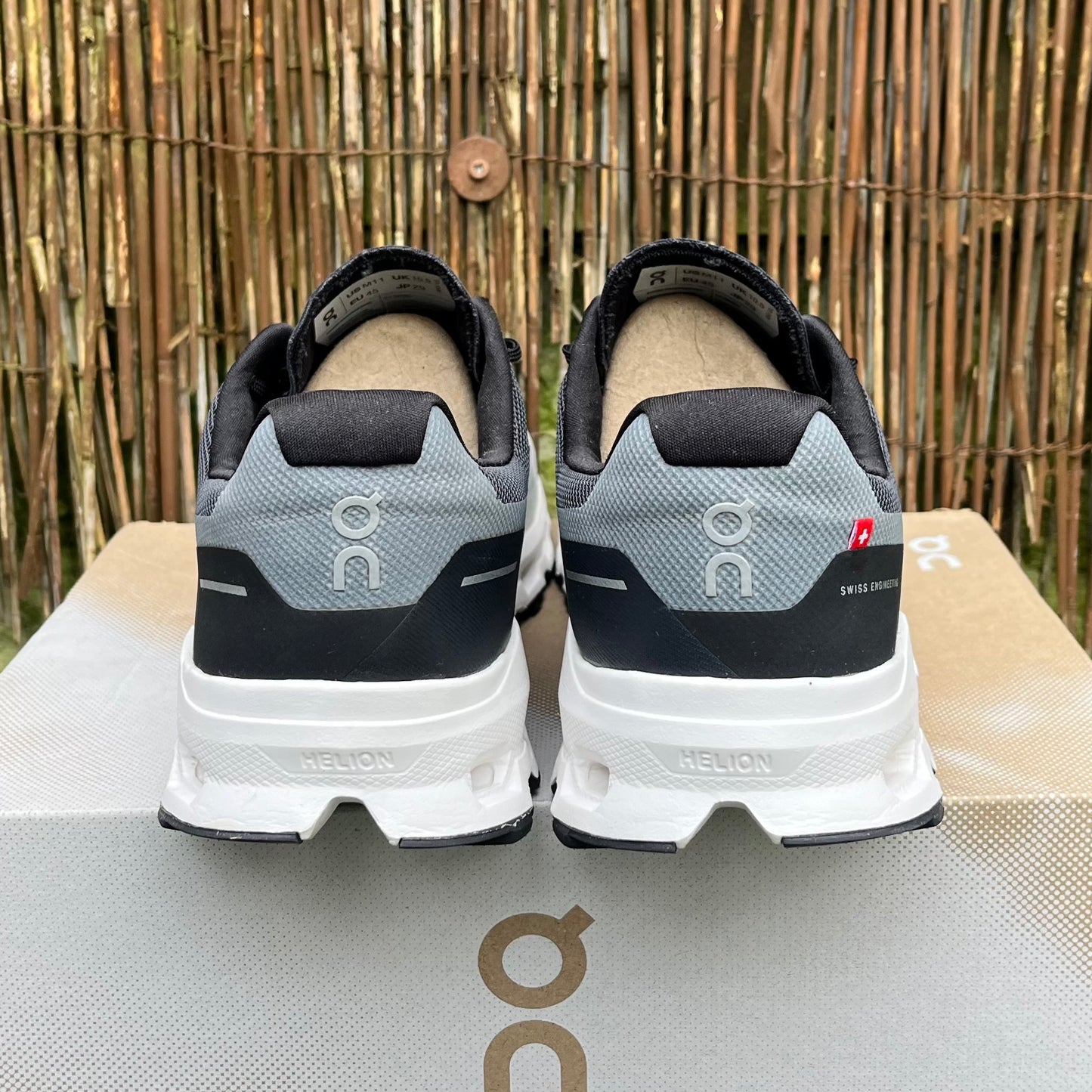 On Running CloudVista - Black / White - UK10.5