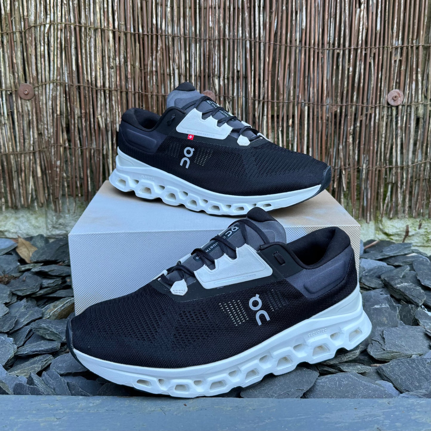 On Running CloudStratus 3 - Black / Frost - UK10