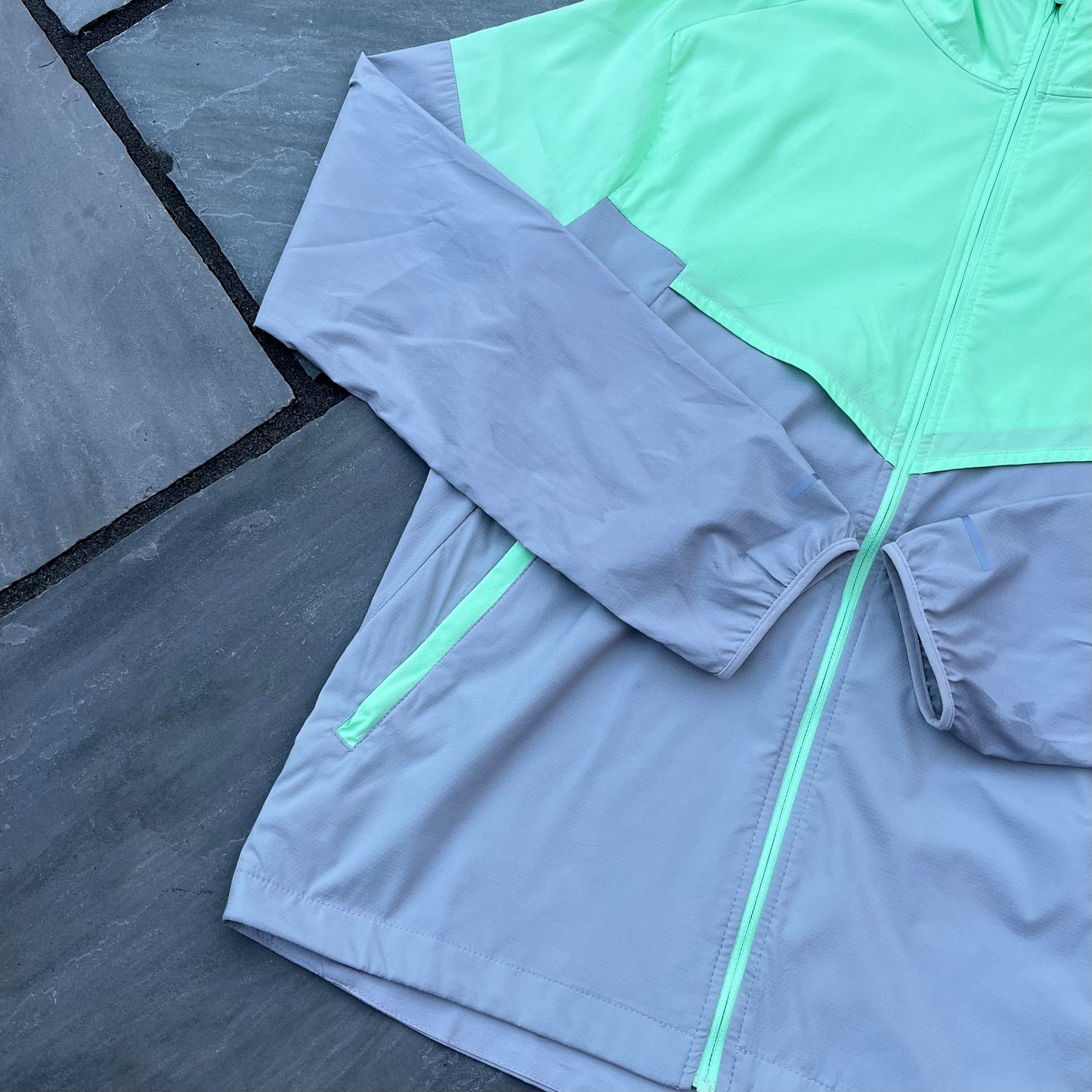 Nike Windrunner Packable Jacket Grey / Vapour Green - Small