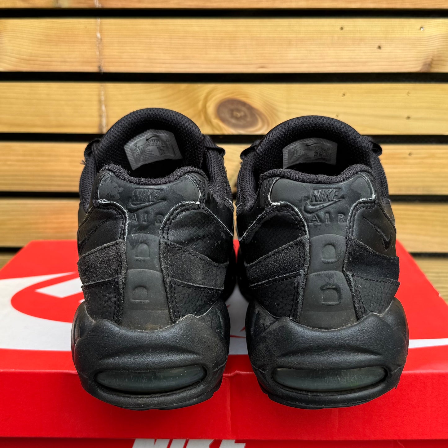 Nike Air Max 95 Essential - Triple Black 2022 - UK8