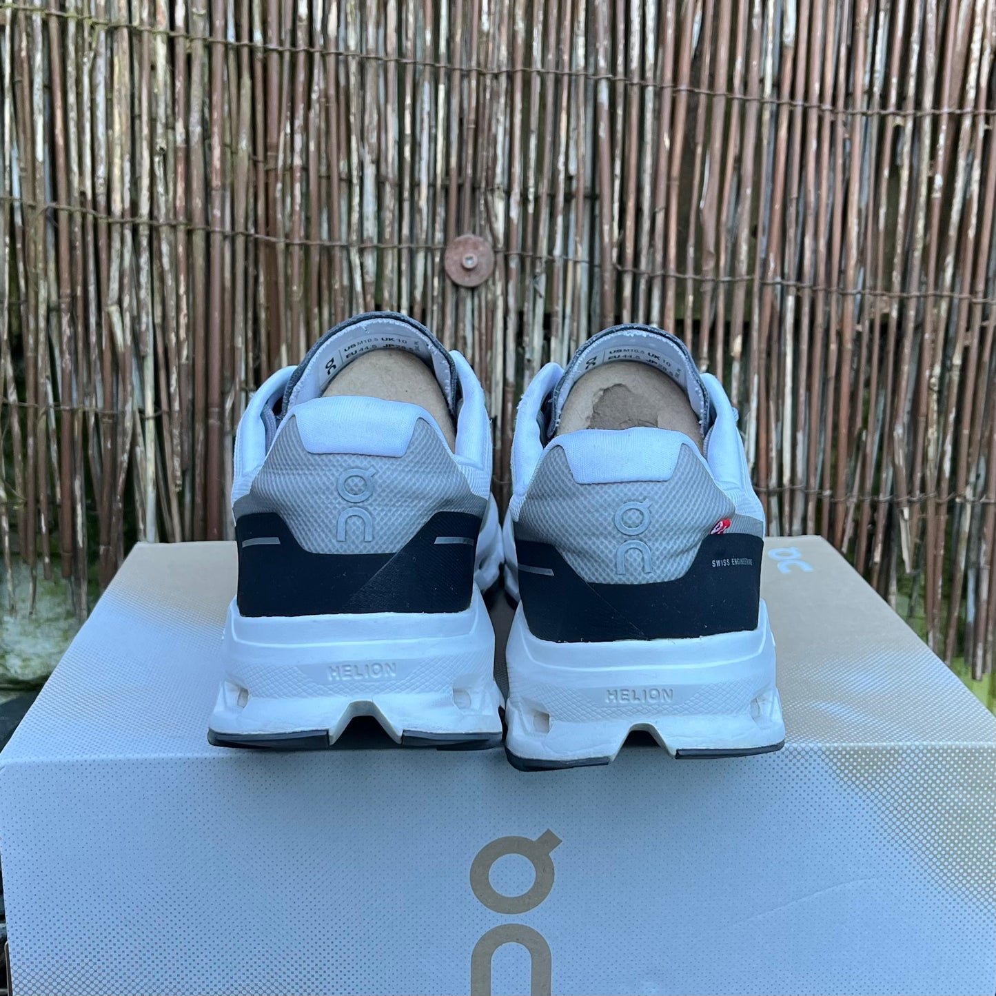 On Running CloudVista - White / Black - UK10