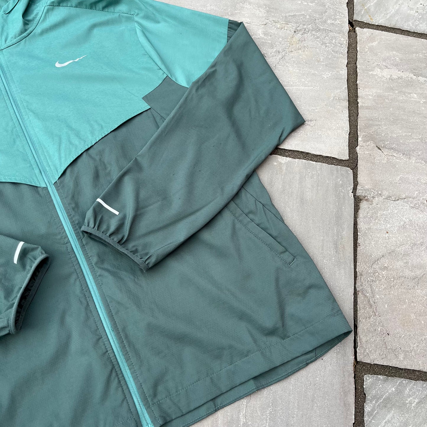 Nike Windrunner Packable Jacket - Bicoastal / Vintage Green